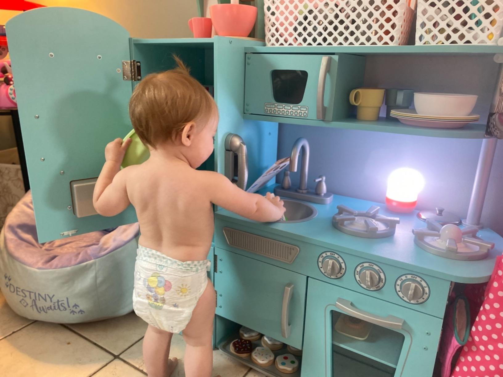 KidKraft Vintage Wooden Play Kitchen with Pretend Ice Maker and Play Phone, White customer photo 1