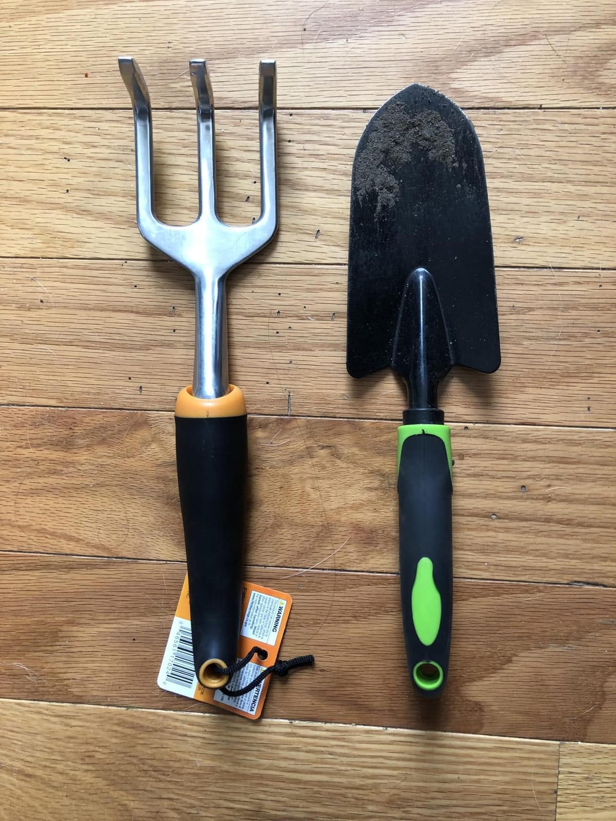 Fiskars Ergo Cultivator for Digging, Aerating Soil, and Weeding, Heavy Duty Garden Tool with Hanging Hole customer photo 2