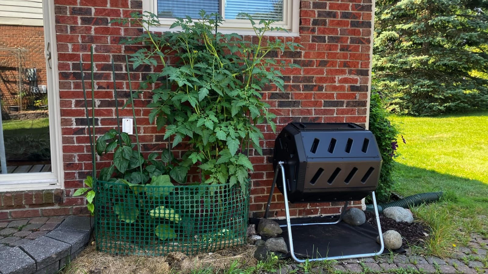FCMP Outdoor Heavy Duty 37 Gallon 8 Sided Steel Composter, Black - Portable Plastic Dual Chamber Tumbling Composter Outdoor Elevated Rotating Garden Compost Bin customer photo 2
