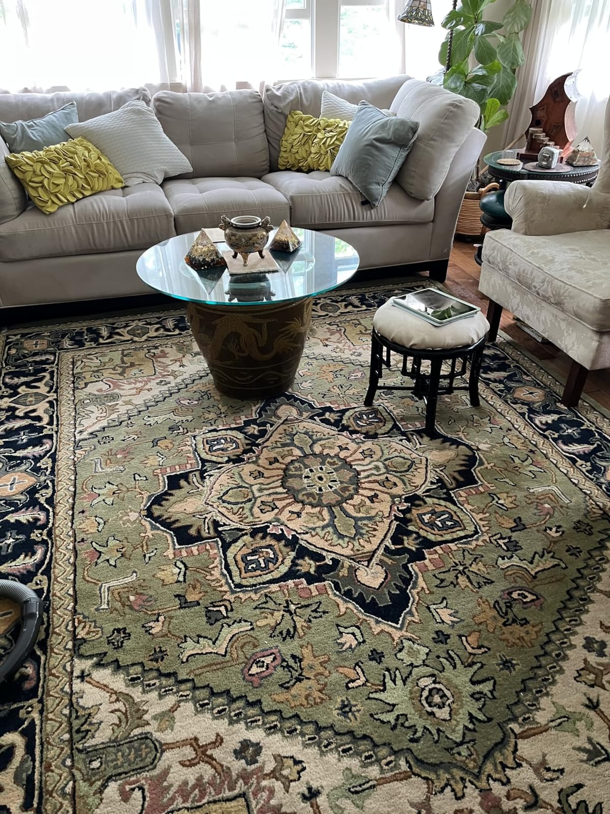 SAFAVIEH Area Rug 9x12 - Heritage Collection - Red, Handmade Wool, Traditional Oriental Medallion Design customer photo 1