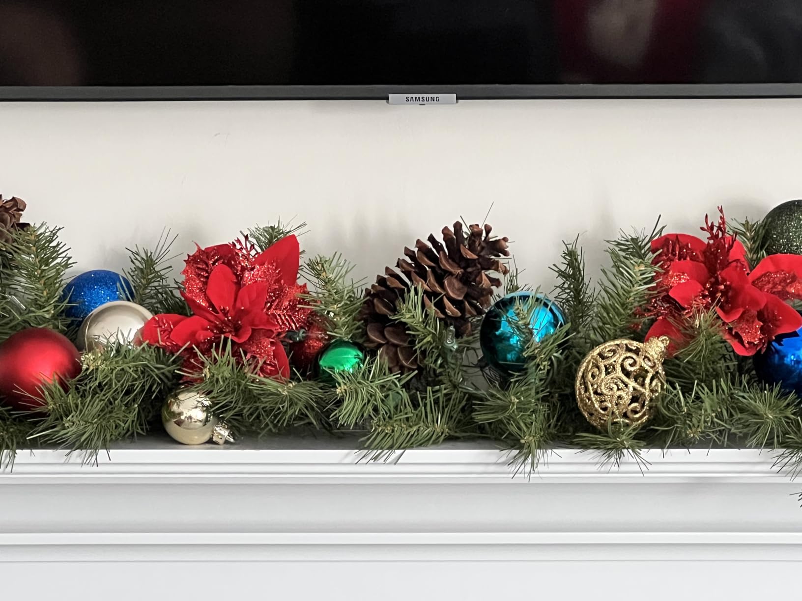 National Tree Company Pre-Lit Artificial Christmas Garland, Green, Norwood Fir, White Lights, Plug In, Christmas Collection, 9 Feet | 50 Clear Lights, 240 Tips, Green customer photo 1