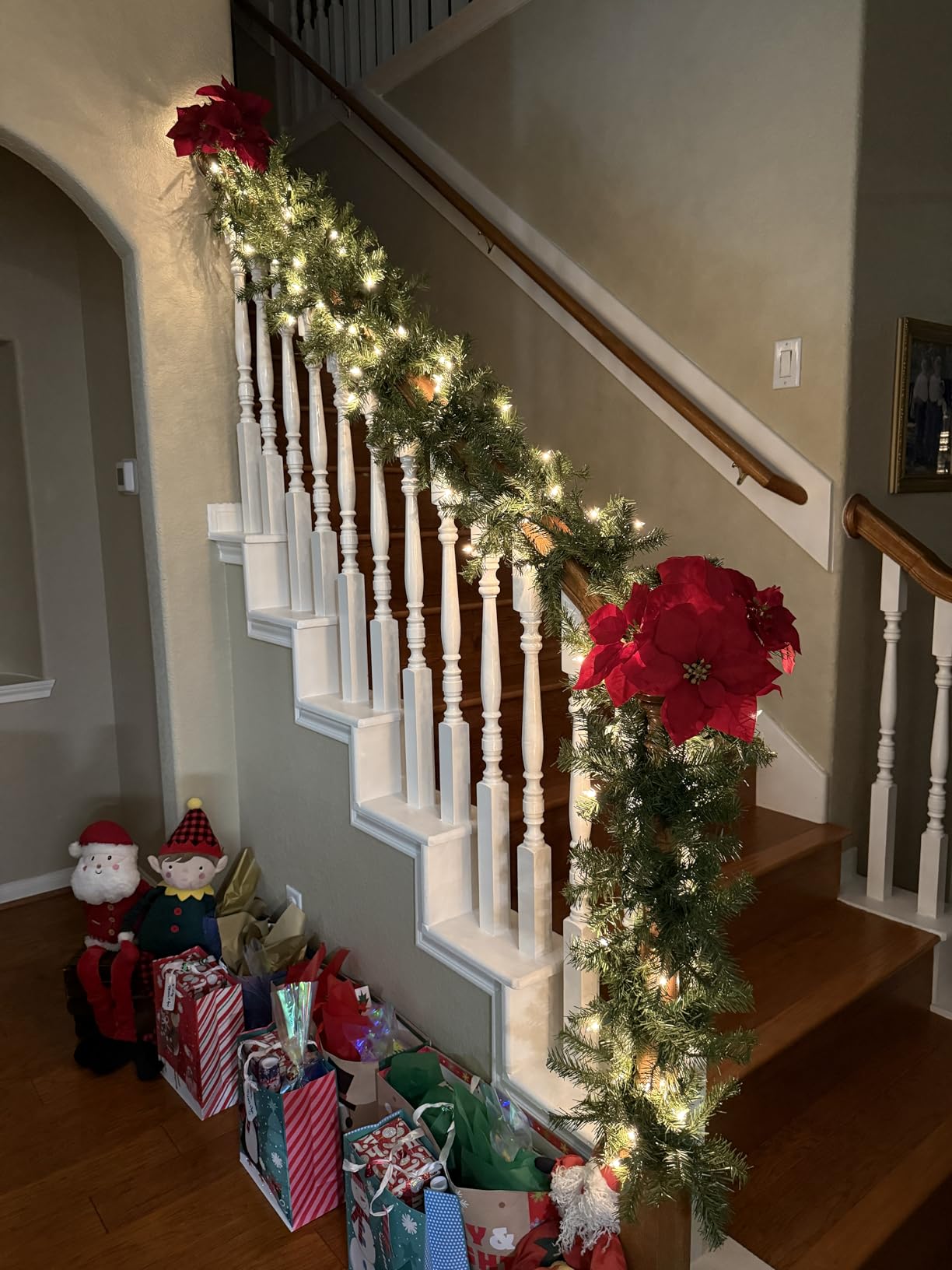 National Tree Company Pre-Lit Artificial Christmas Garland, Green, Norwood Fir, White Lights, Plug In, Christmas Collection, 9 Feet | 50 Clear Lights, 240 Tips, Green customer photo 2