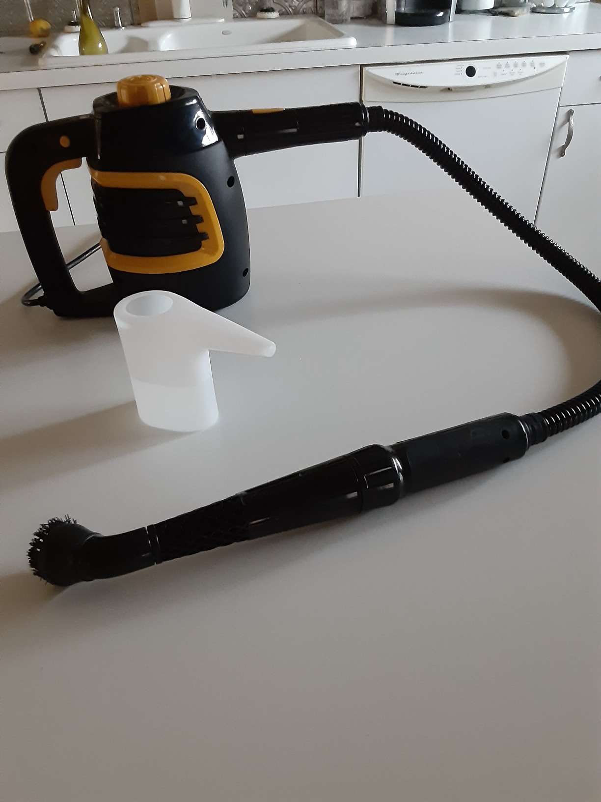 McCulloch MC1230 Handheld Steam Cleaner, 11 Accessories, 10 Min Runtime | Jet Nozzle, Brushes, & More - Built for Home, Tile, Grout, Carpet, Furniture, & Personal Car Detailing customer photo 2