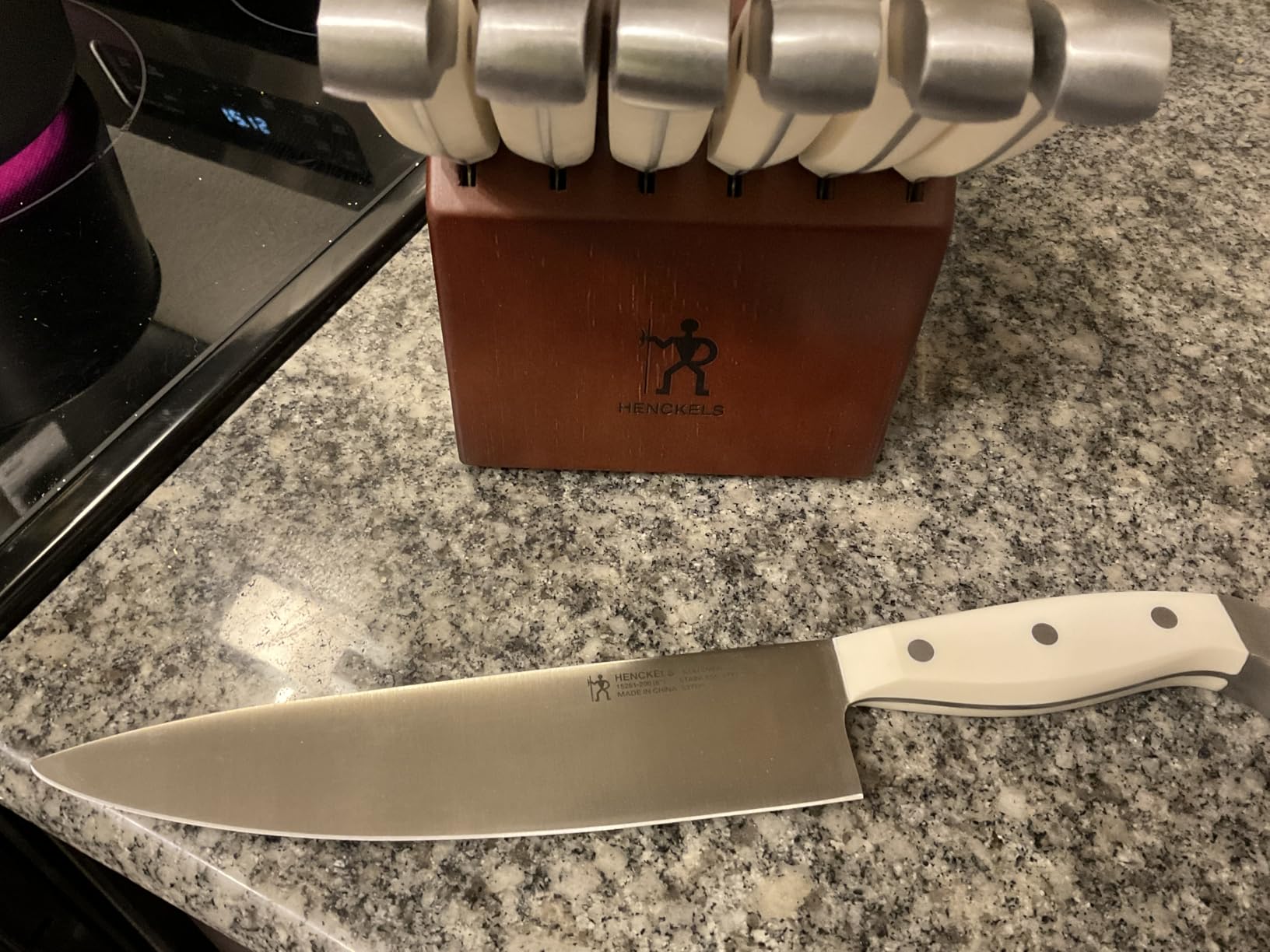 HENCKELS Statement Premium Quality 15-Piece Knife Block Set, Natural, Razor-Sharp, German Engineered Informed by 100+ Years of Mastery, Lightweight and Strong, Dishwasher Safe customer photo 1