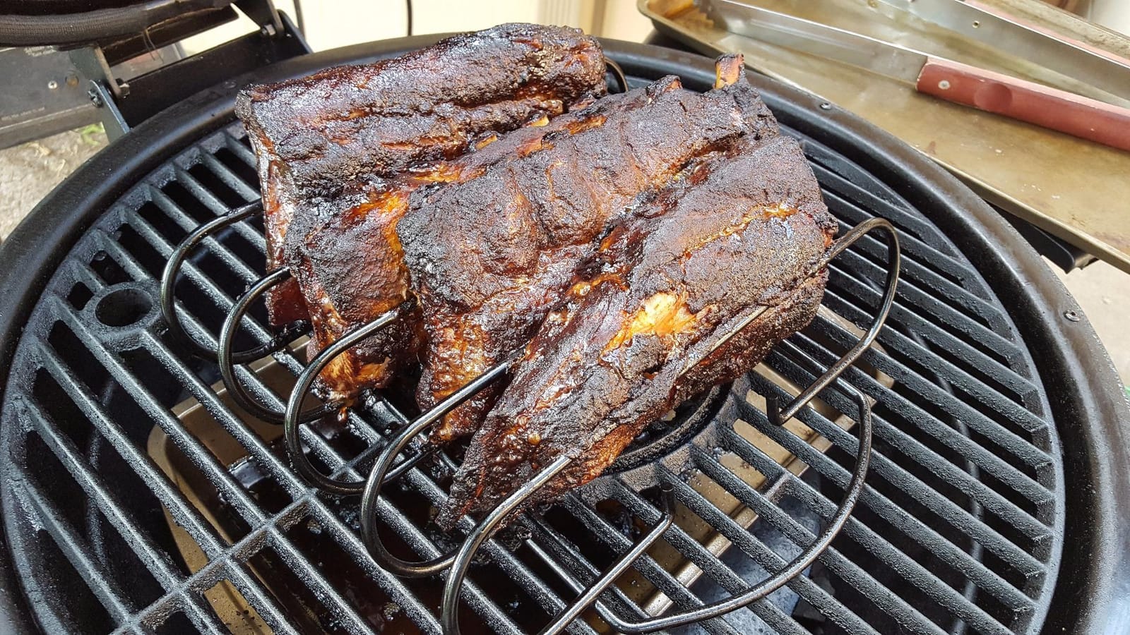 AKORN Kamado Charcoal Grill and Smoker with Cast Iron Grates, Warming Rack and Locking Lid with 445 Cooking Square Inches in Graphite, Model E16620 customer photo 1