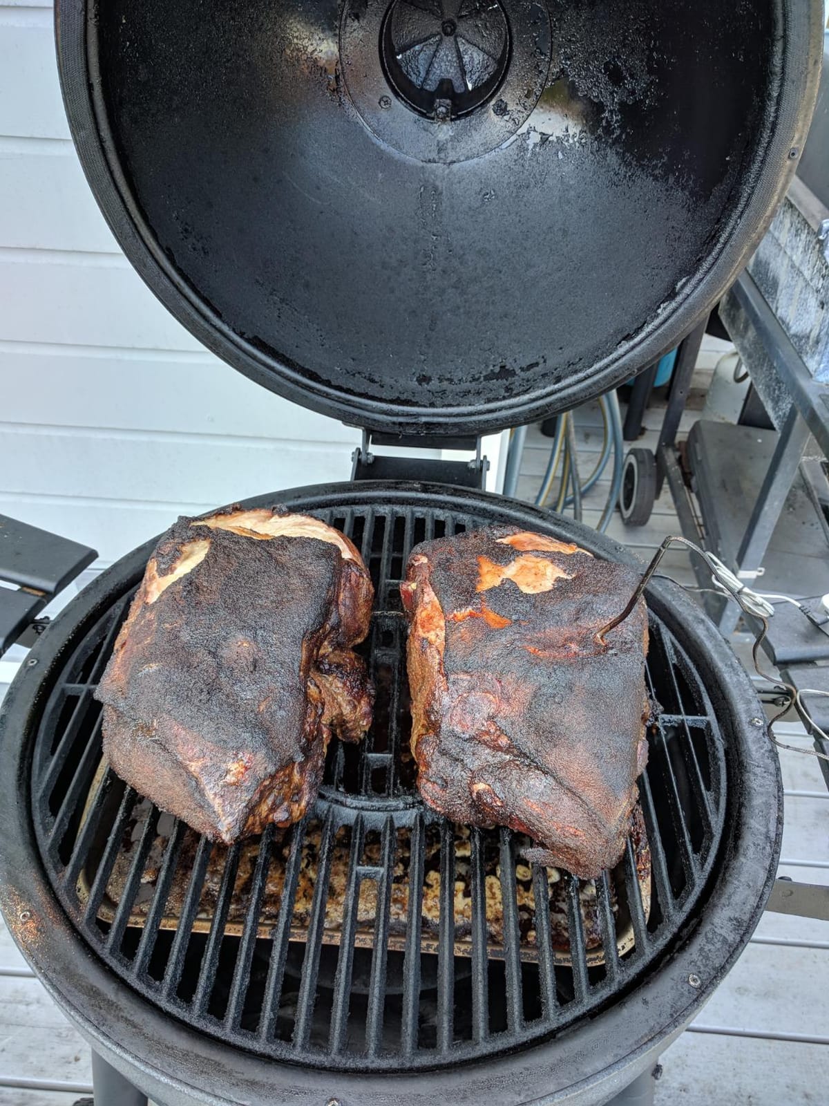 AKORN Kamado Charcoal Grill and Smoker with Cast Iron Grates, Warming Rack and Locking Lid with 445 Cooking Square Inches in Graphite, Model E16620 customer photo 2
