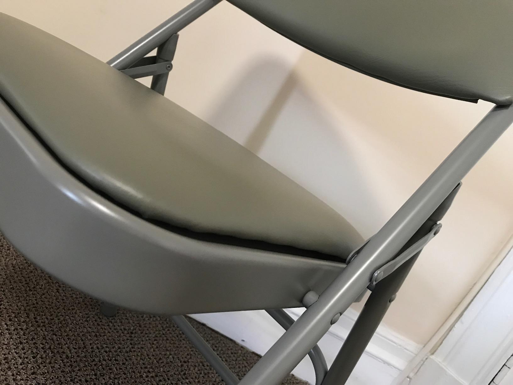Flash Furniture Hercules Series Metal Folding Chairs for Parties and Weddings, Commercial Event Chairs with Padded Seats, 300-lb. Static Weight Capacity, Set of 4, Black customer photo 1