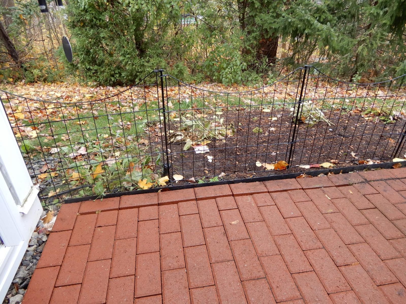 Zippity 25in H Black Metal Fence, DIY Fence Kit | 25inH x 29.5W, 5 Panels + 6 Stakes, Great for Small Dogs, WF29001 customer photo 2