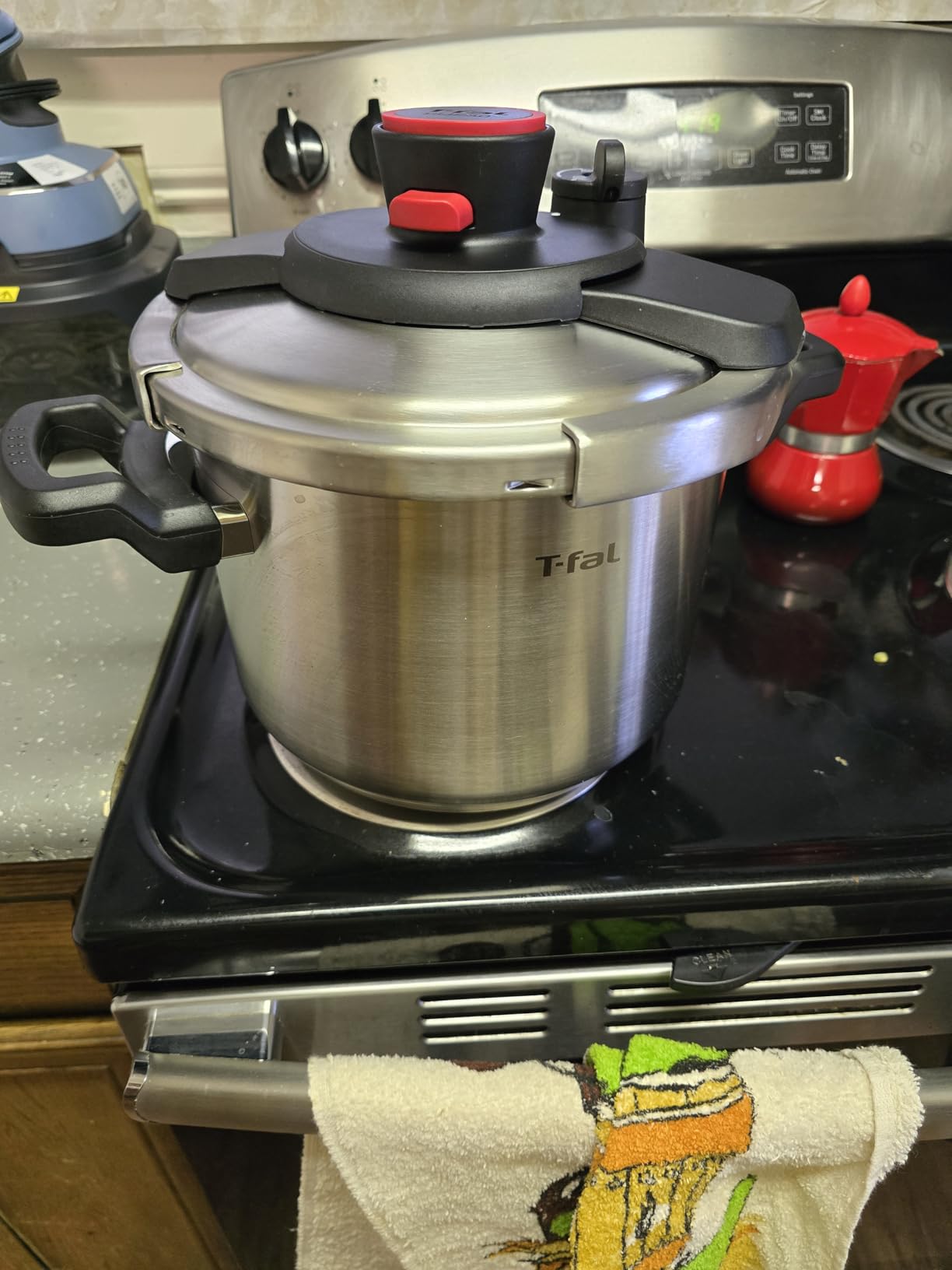 T-fal Clipso Stainless Steel Pressure Cooker, 6.3 Quart customer photo 1