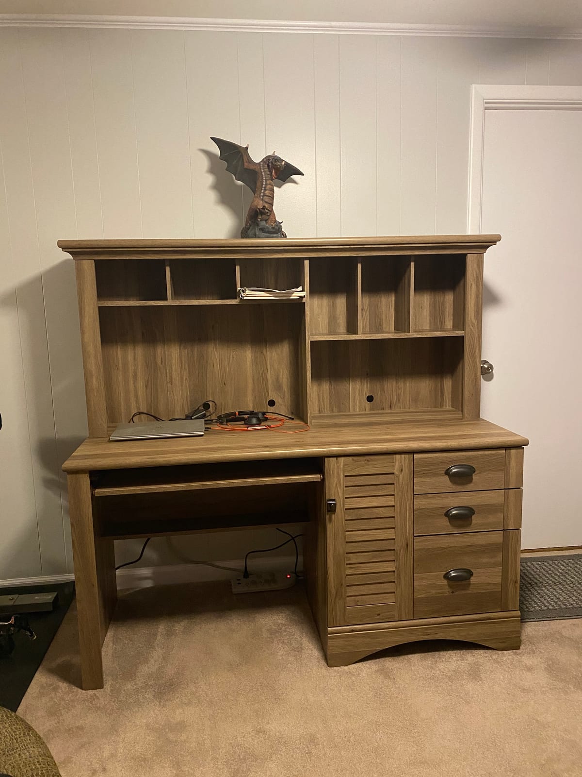 Sauder Harbor View Home Office Computer Desk with Hutch, Keyboard Tray, in Salt Oak finish customer photo 2