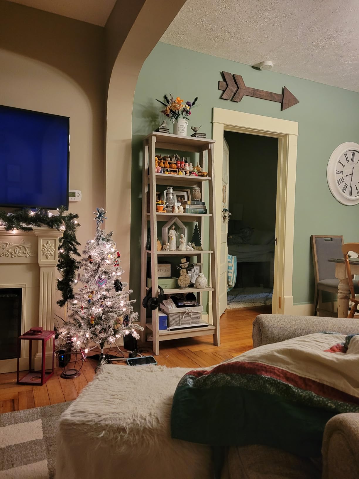 Sauder Ladder Bookshelf 5 Tier Trestle Ladder Shelf Wooden Bookcase, in Jamocha Wood customer photo 1