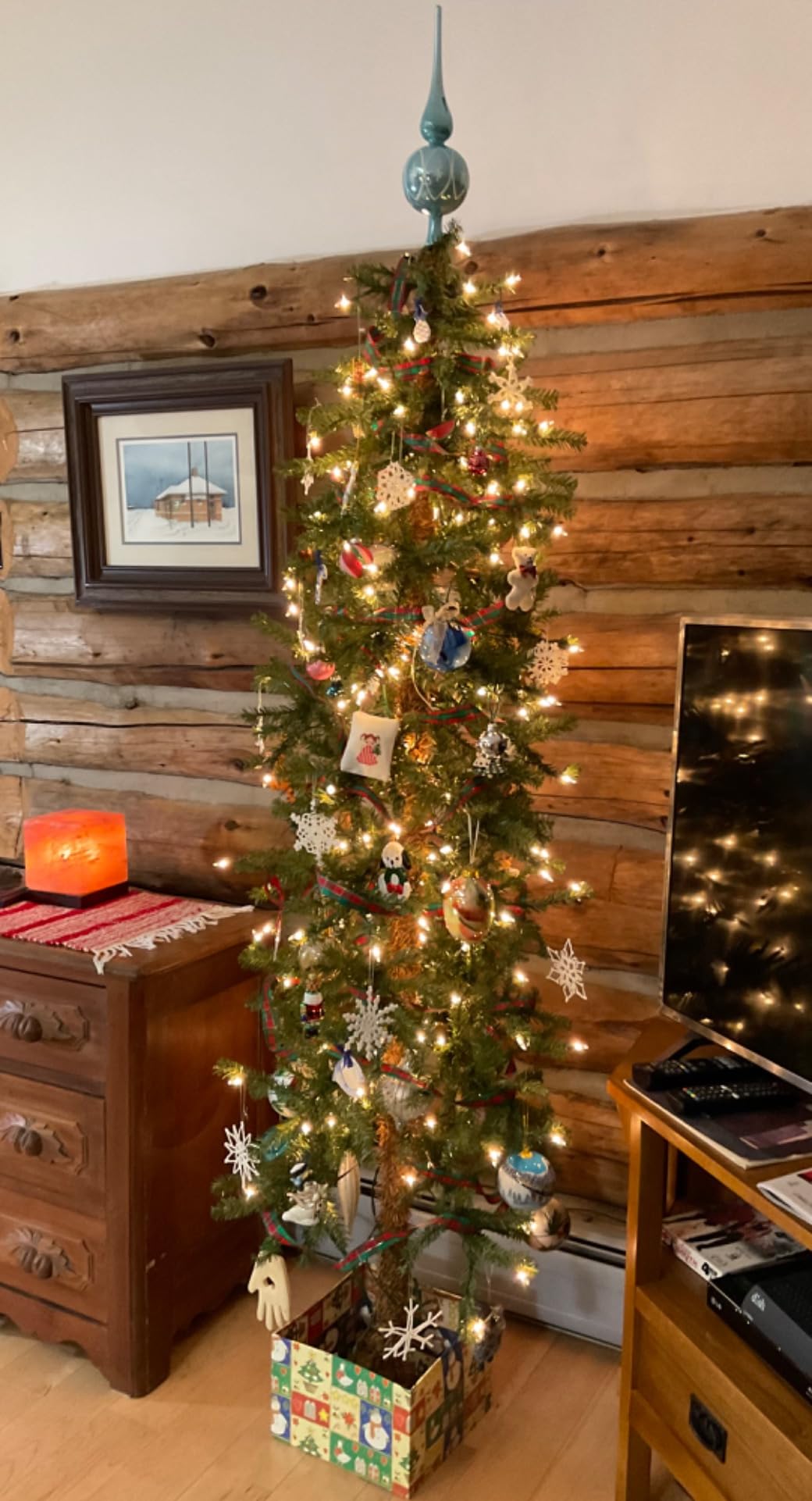 National Tree Company 6ft Pre-Lit Hickory Cedar Artificial Christmas Tree | 200 Clear Lights, 476 Tips, Metal Plate Base, Green customer photo 1