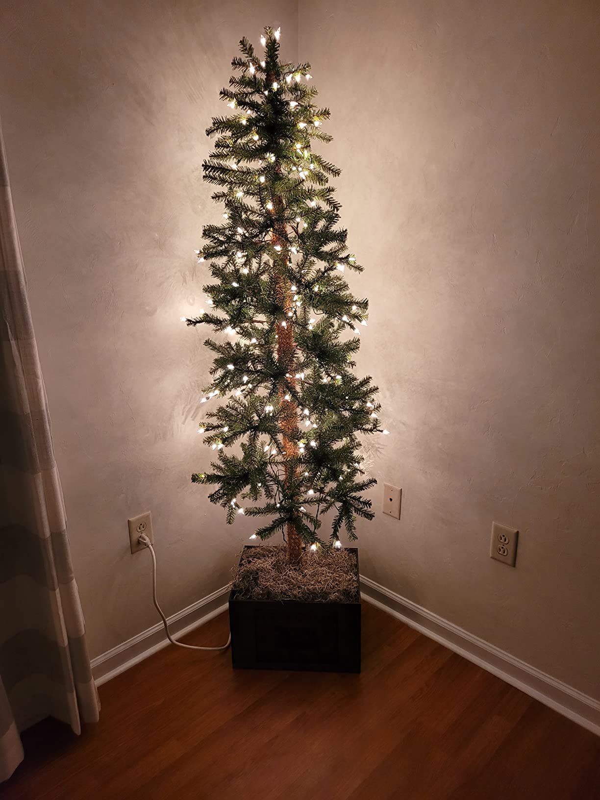 National Tree Company 6ft Pre-Lit Hickory Cedar Artificial Christmas Tree | 200 Clear Lights, 476 Tips, Metal Plate Base, Green customer photo 2