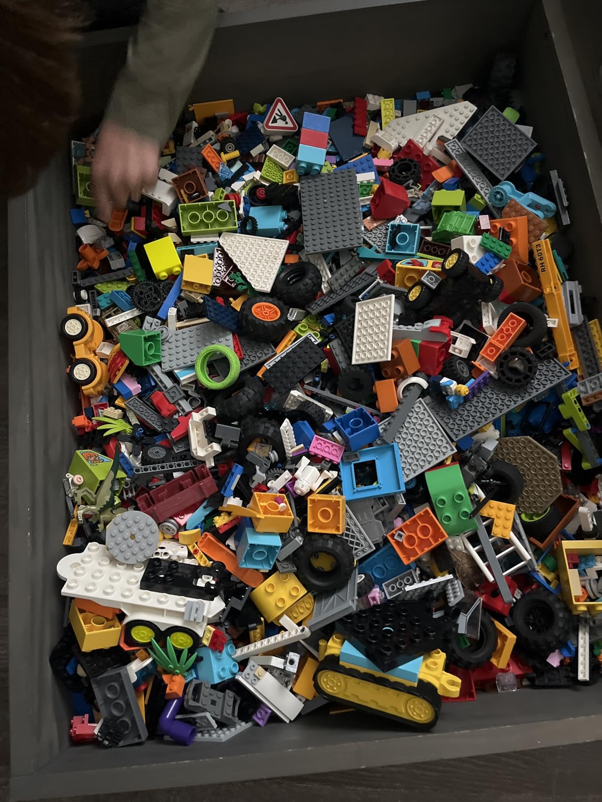 LEGO Classic Large Creative Brick Box 10698 | Building Toys for Boys & Girls, Ages 4-99, Develops Fine Motor Skills, W/ Storage Bin, 790 Pieces, Gift for Birthdays customer photo 1