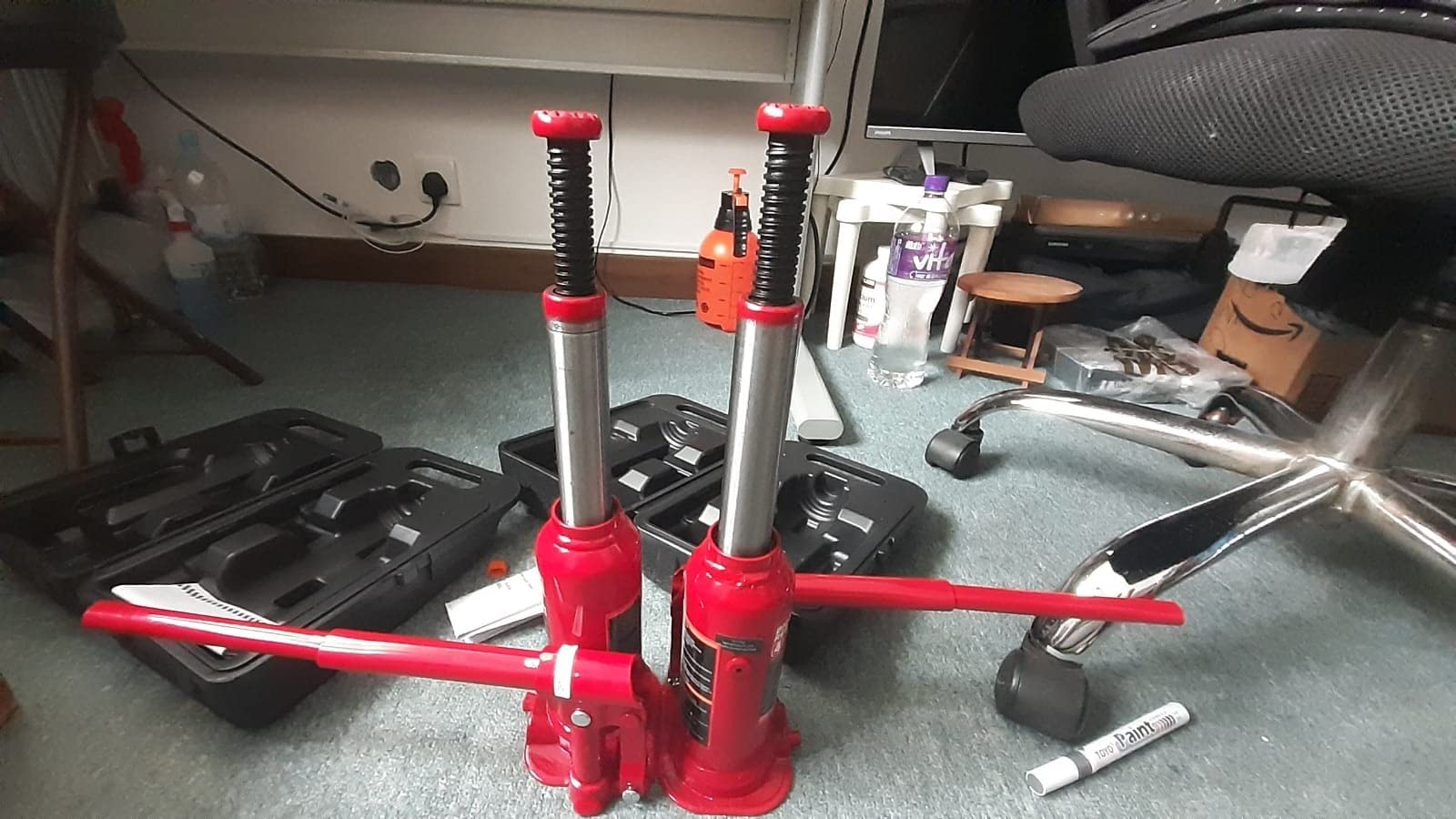 Torin T90413 Big Red Hydraulic Bottle Jack with Carrying Case, 4 Ton (8,000 lb) Capacity customer photo 1
