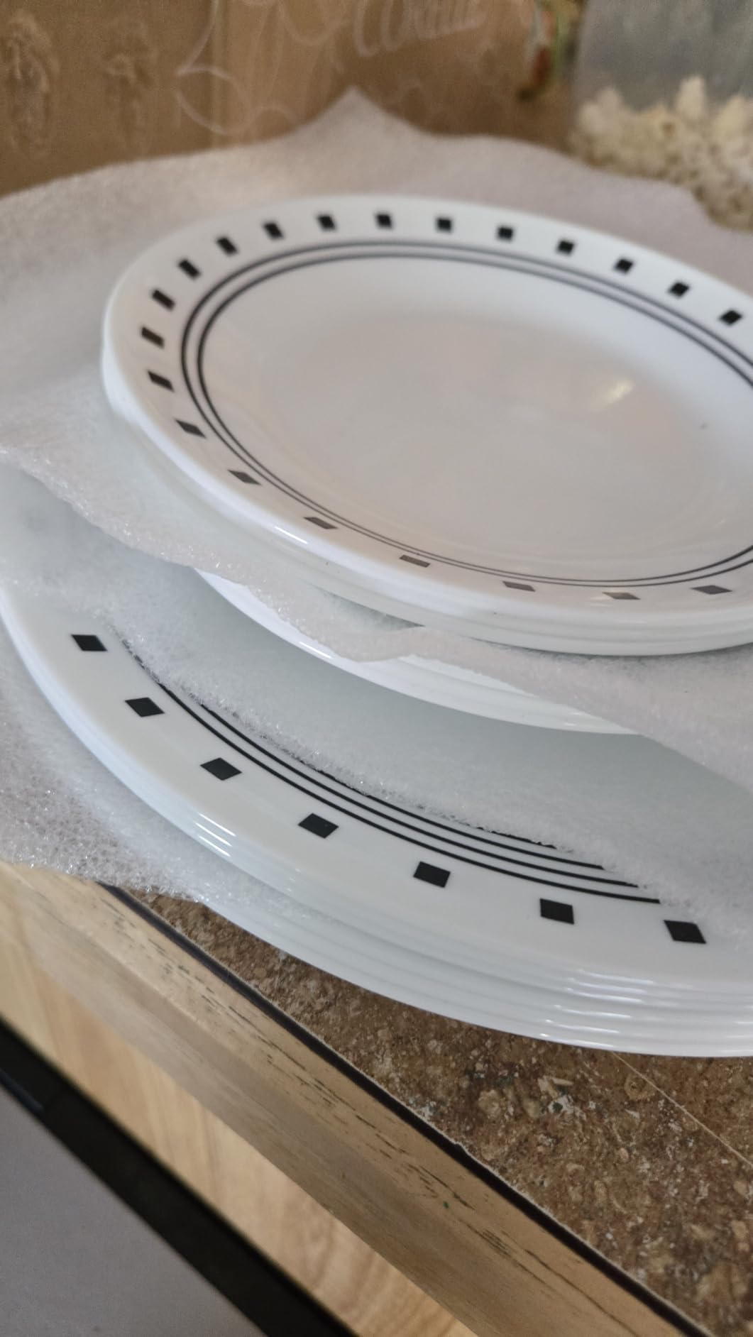 Corelle Vitrelle 18-Piece Service for 6 Dinnerware Set Triple Layer Glass and Chip Resistant, Lightweight Round Plates and Bowls Set, Winter Frost White customer photo 2