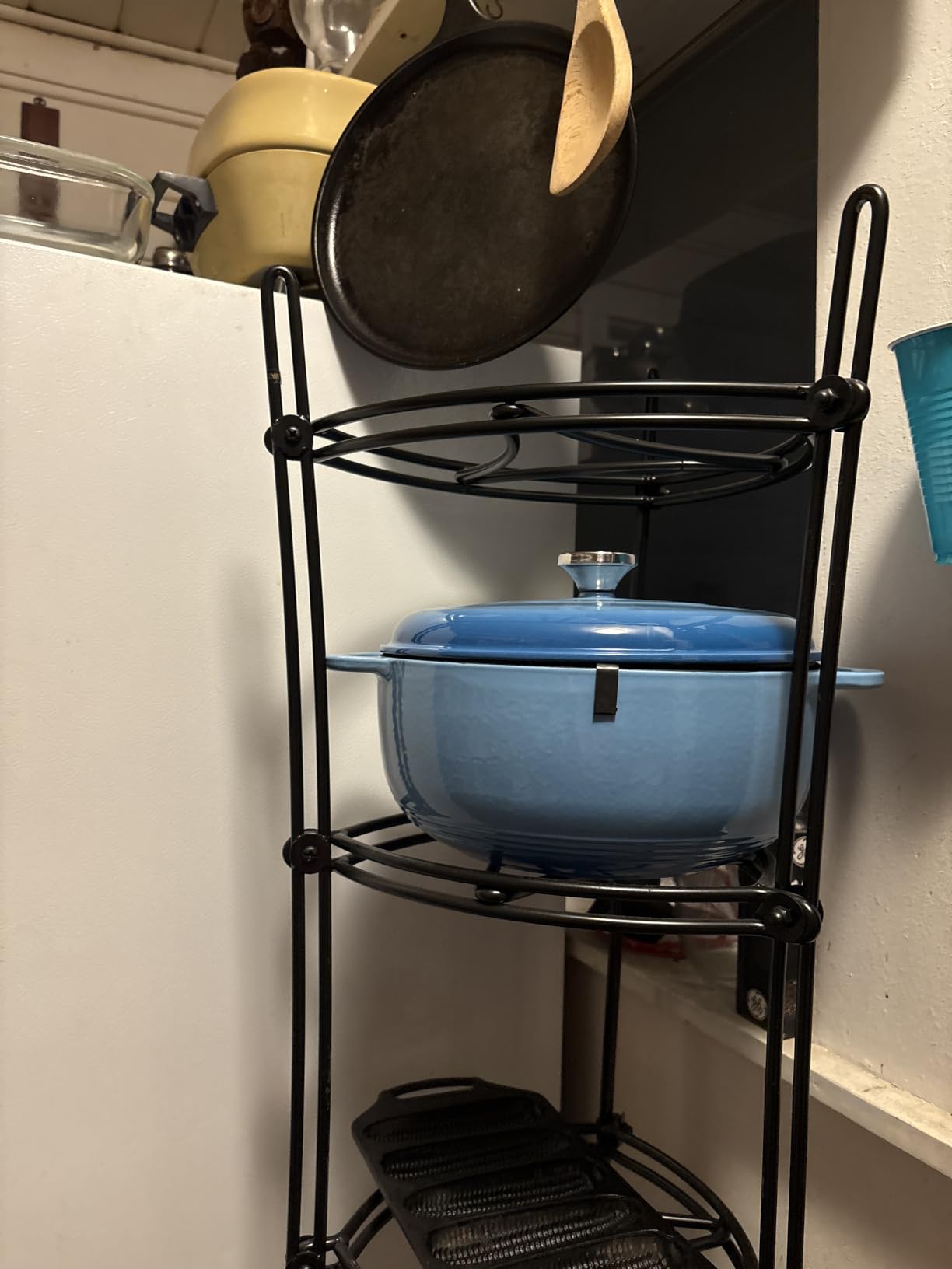 Lodge Essential Enamel Cast Iron Dutch Oven 6 Quarts - Perfect for Bread Baking, Braising, Marinating & Slow Cooking, Features Moisture-Sealing Lid & Dual Handles, Kitchen Essentials, Oyster White customer photo 1