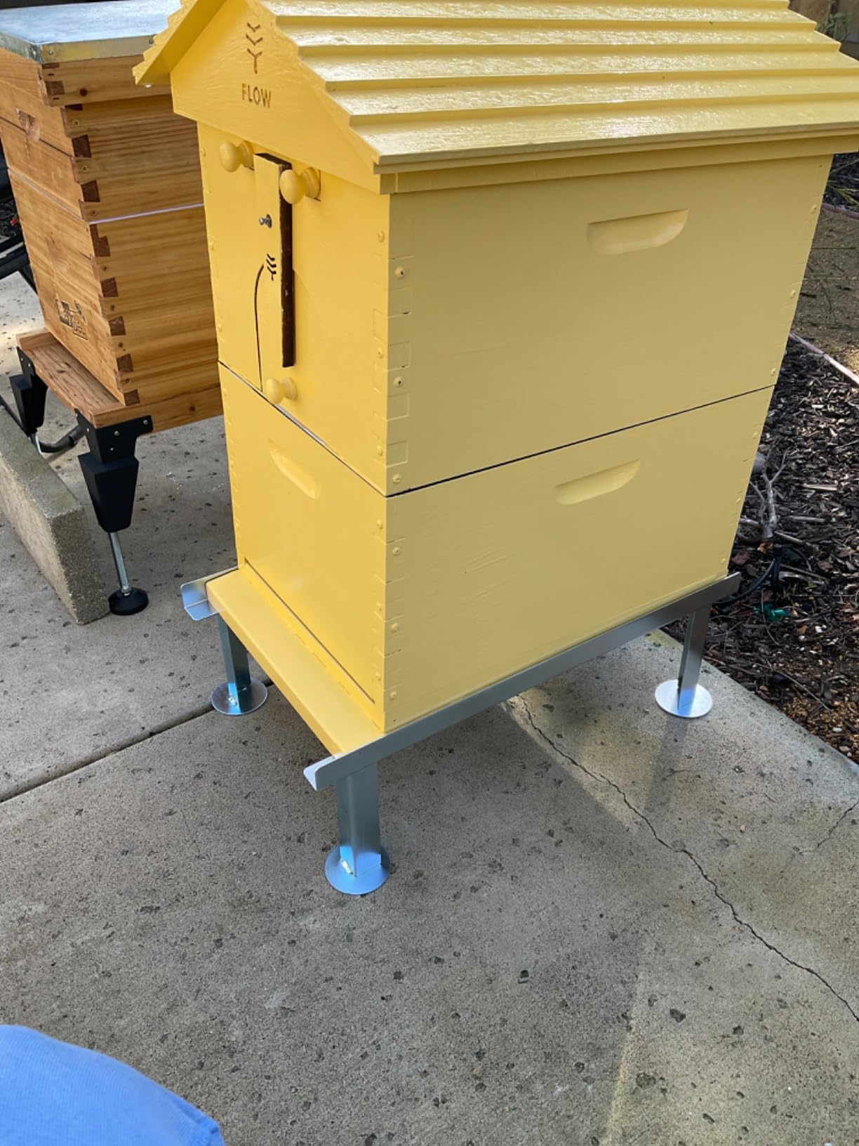 Mann Lake Universal Collapsible Metal Hive Stand, Adjustable | For 10-Frame, 8-Frame, and Old Style Bottom Boards, Elevates Hive to 8 Inches for Comfortable Beekeeping customer photo 2