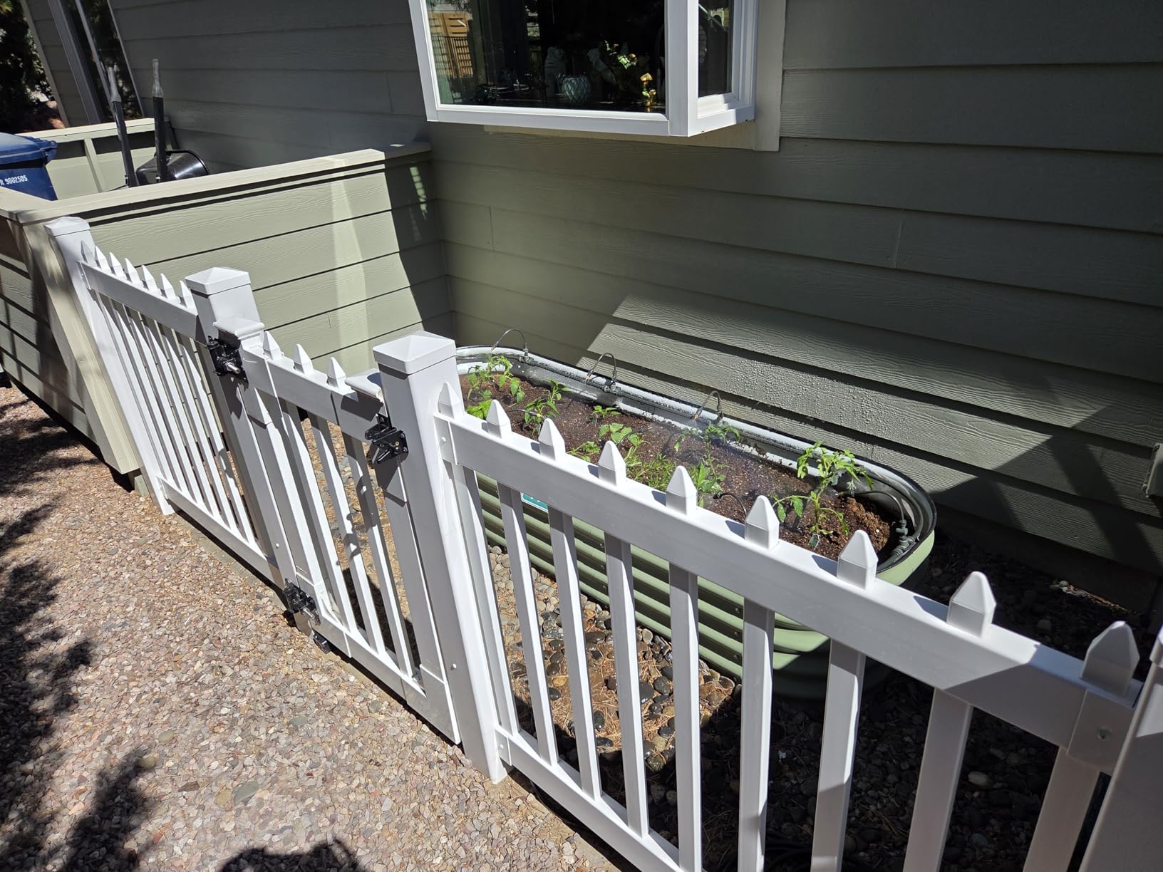 WamBam Sturbridge Yard or Pool Fence, White Vinyl No Dig DIY Kit | 4ftH x 6ftW, 1 Panel + 1 Post, BL19103 customer photo 2
