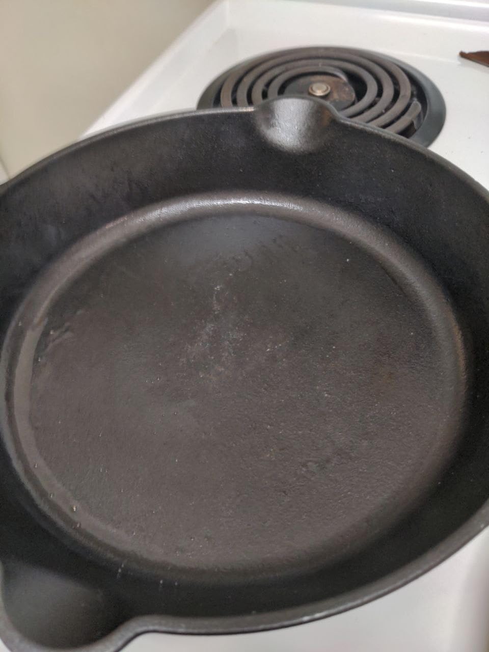 Victoria 12-Inch Cast Iron Skillet, Pre-Seasoned Cast-Iron Frying Pan with Long Handle, Made in Colombia customer photo 2