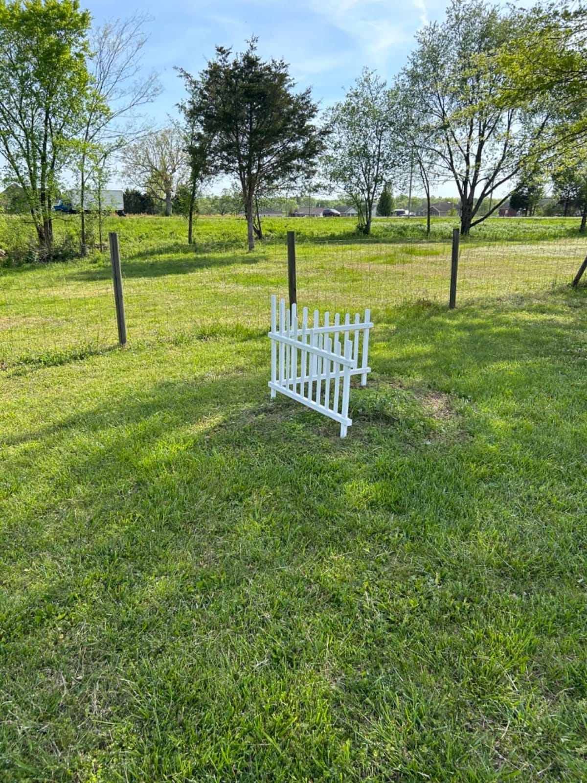Zippity Ashley Corner Picket Fence, White Vinyl DIY No Dig Kit | 30inH x 40inW, 2 Panels, Garden Border Fencing, ZP19007 customer photo 2