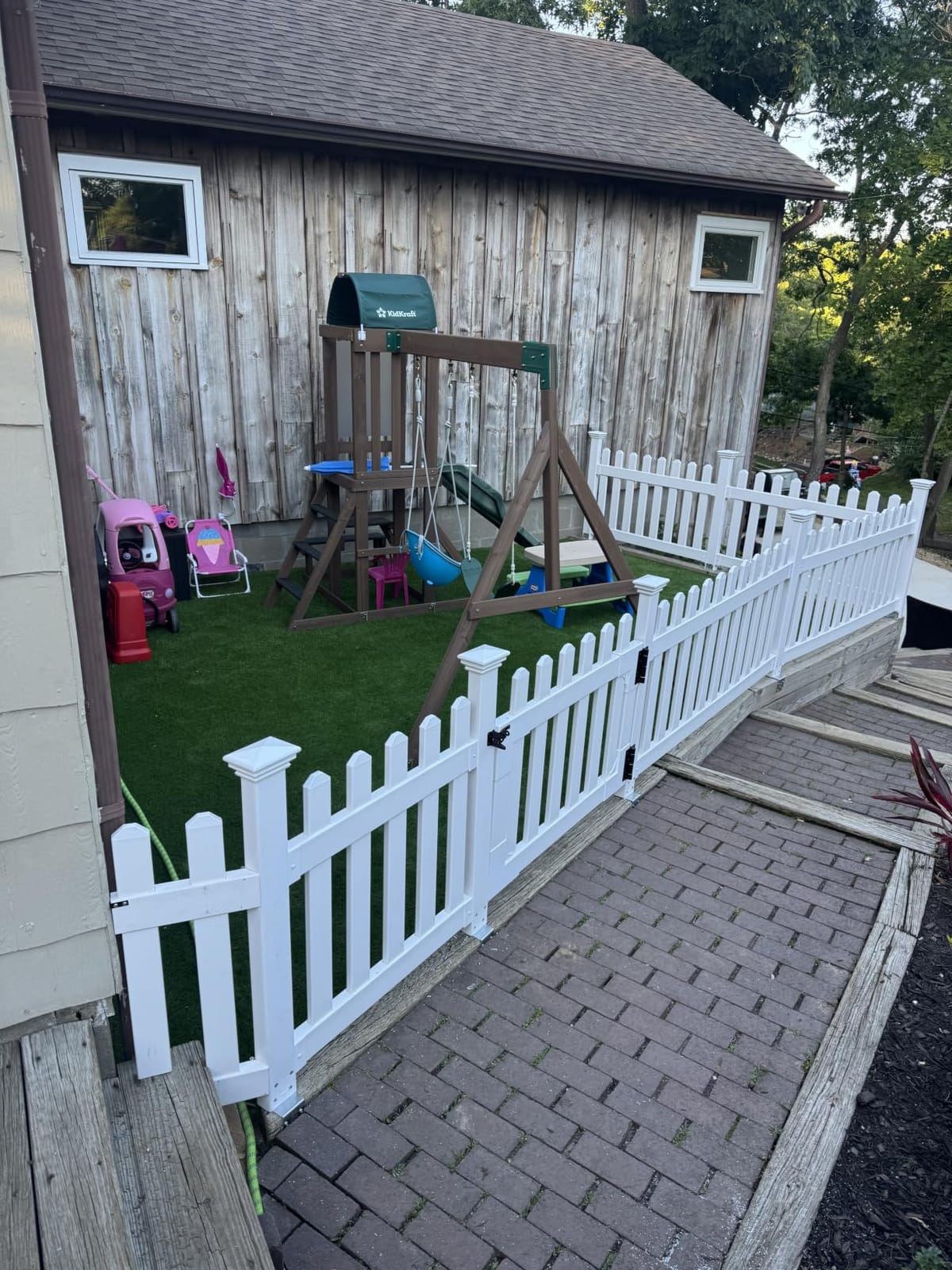 WamBam Newport Picket Fence, White Vinyl DIY No Dig Kit | 3ftH x 6ftW, 1 Panel + 1 Post, ZP19002 customer photo 1