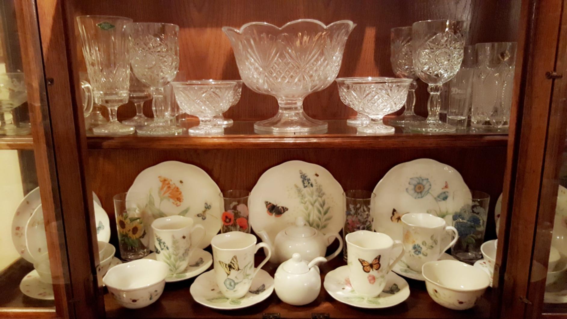 Lenox Butterfly Meadow Porcelain 28-Piece Dinnerware Set for 4 | ceramic, dishwasher safe, microwave safe | plates and bowls sets for kitchen and dining | 11 inch plate customer photo 1