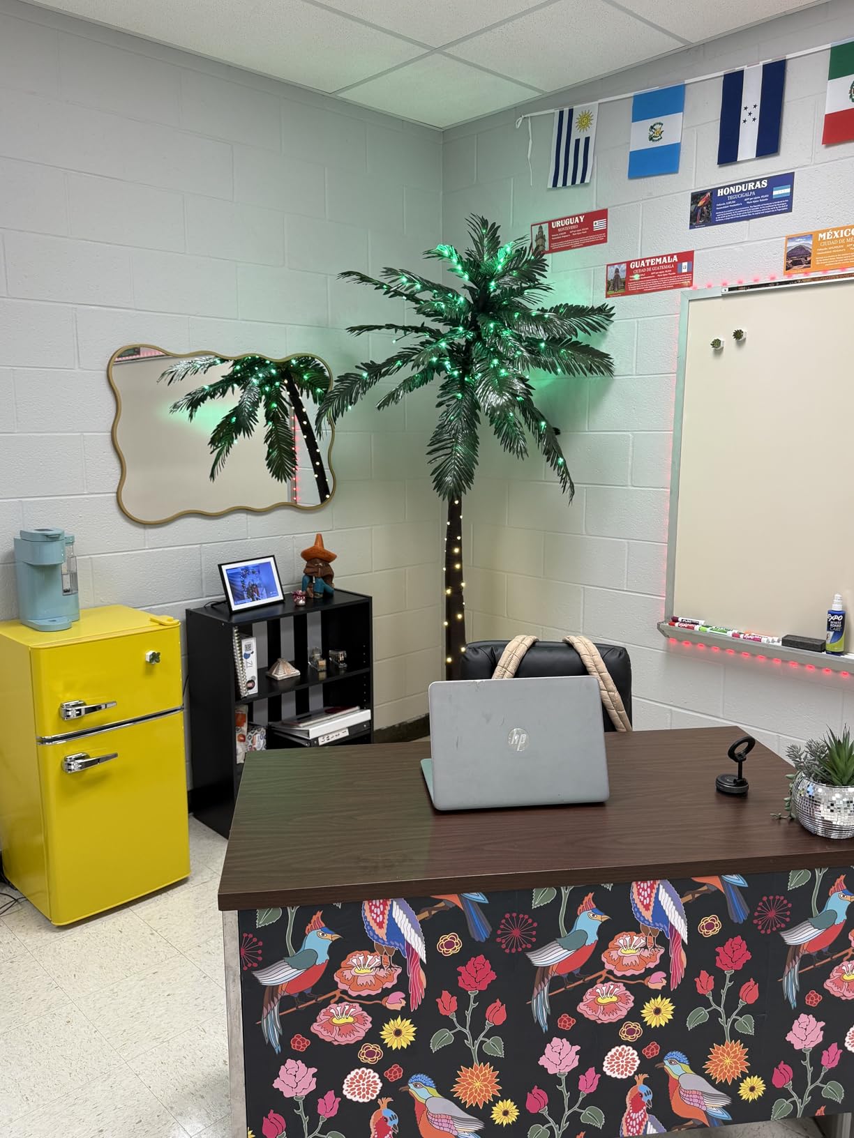 Lightshare Lighted Palm Tree, Small, Green, 5-Feet (ZLS5FT) customer photo 1