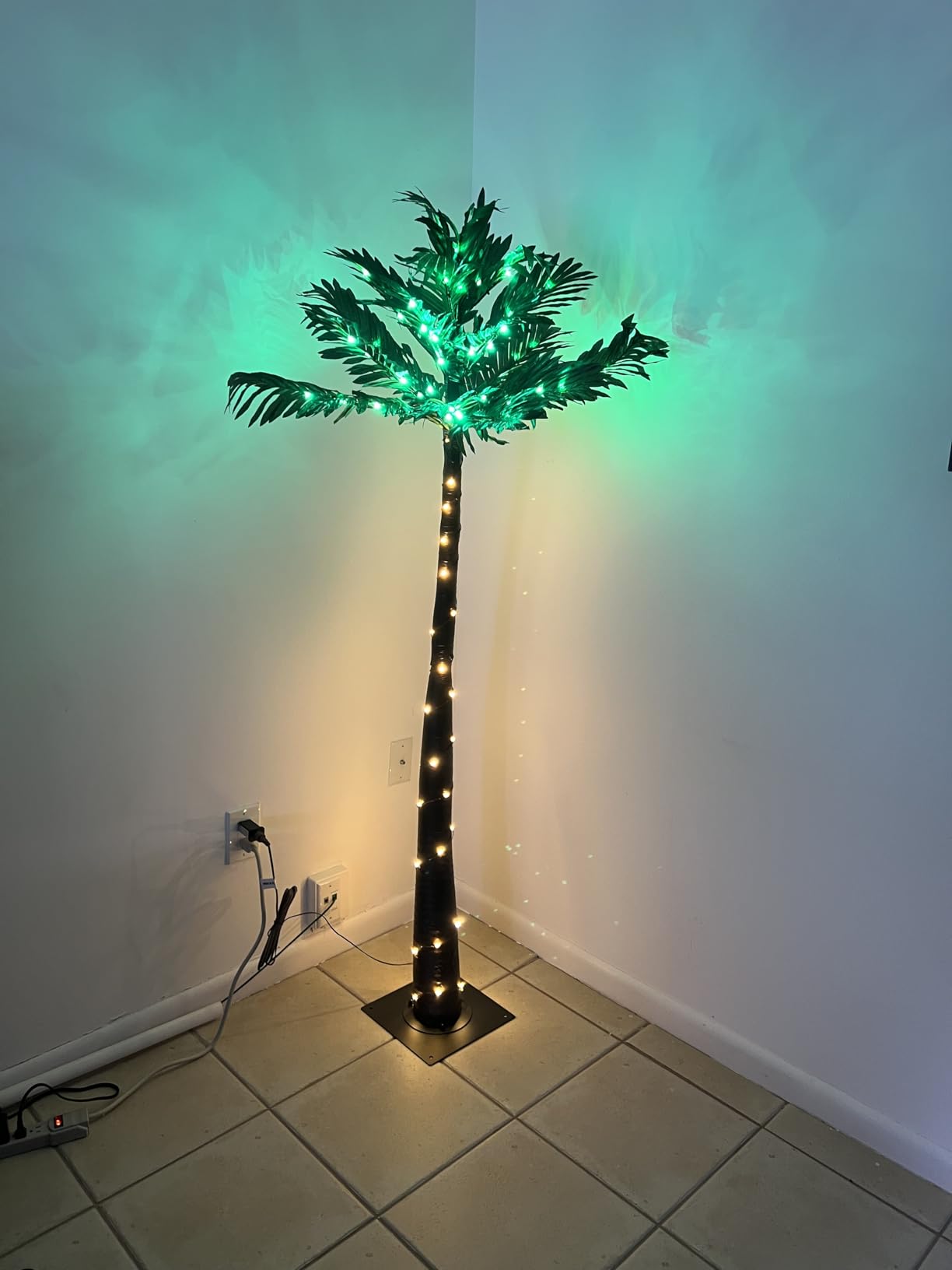 Lightshare Lighted Palm Tree, Small, Green, 5-Feet (ZLS5FT) customer photo 2