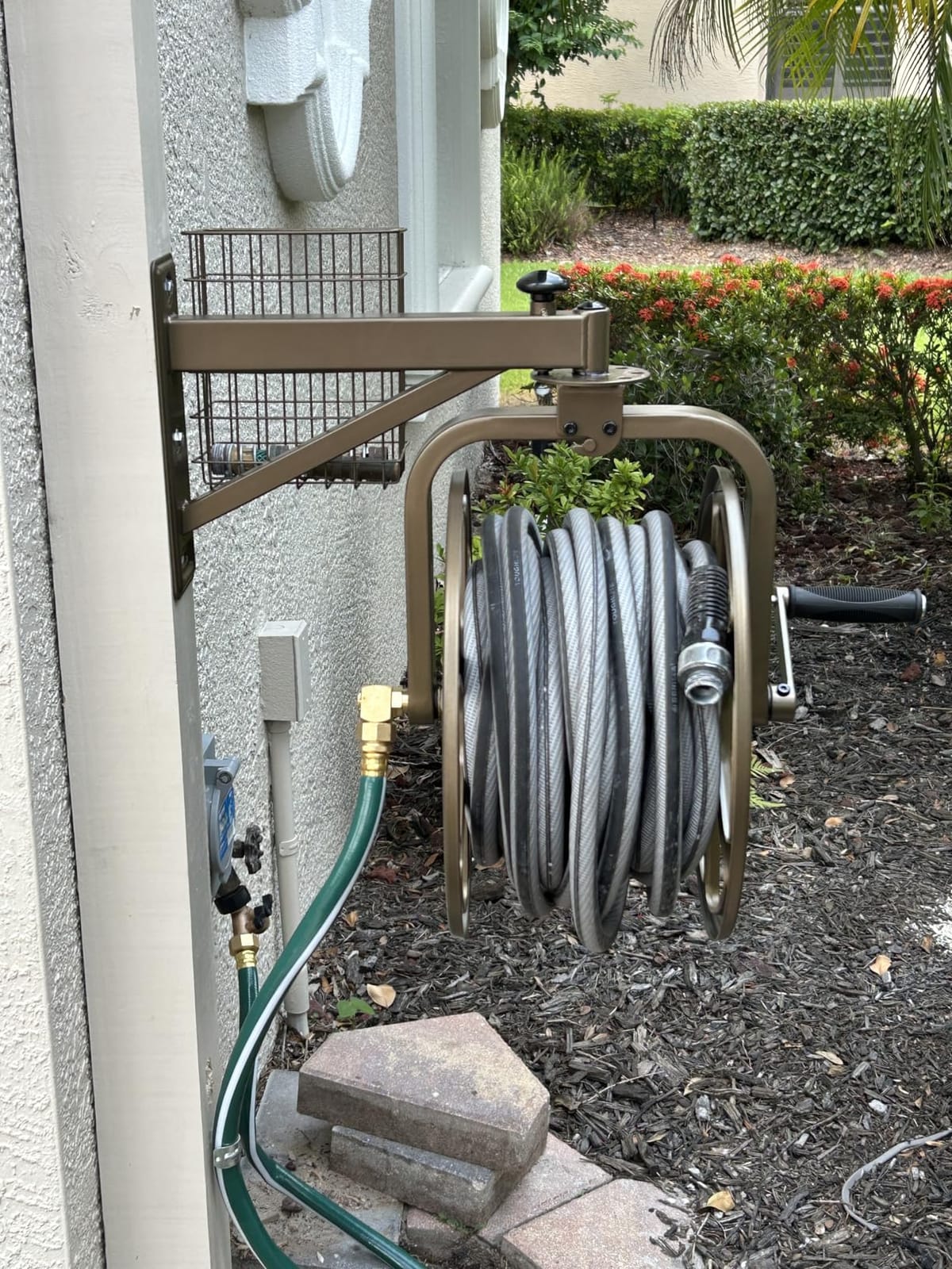 Liberty GARDEN 712 Single Arm Navigator Multi-Directional Garden Hose Reel, Holds 125-Feet of 5/8-Inch, Bronze customer photo 1