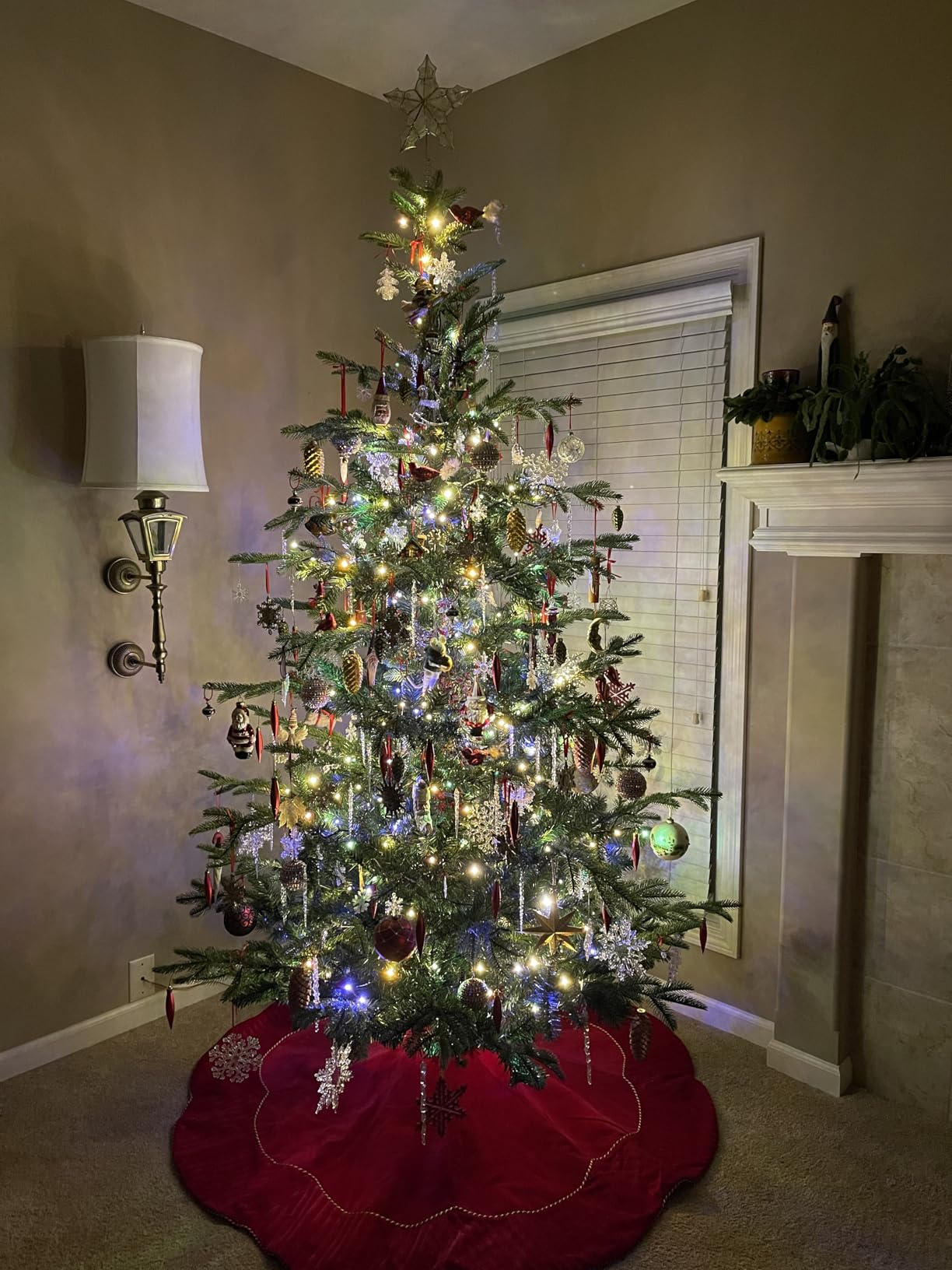 National Tree Company 7.5ft Unlit Norwegian Spruce Christmas Tree | 1,325 Tips, Includes Stand, Artificial, Green customer photo 1