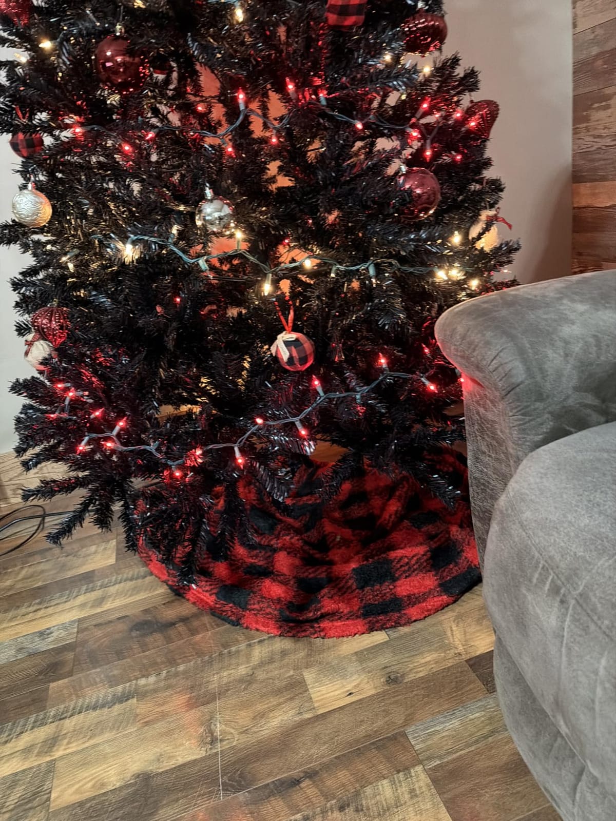 Best Choice Products Artificial Christmas Tree, 7.5ft Premium Unlit Realistic Spruce Holiday Décor w/Dense Branches, Easy Assembly, Metal Base customer photo 1