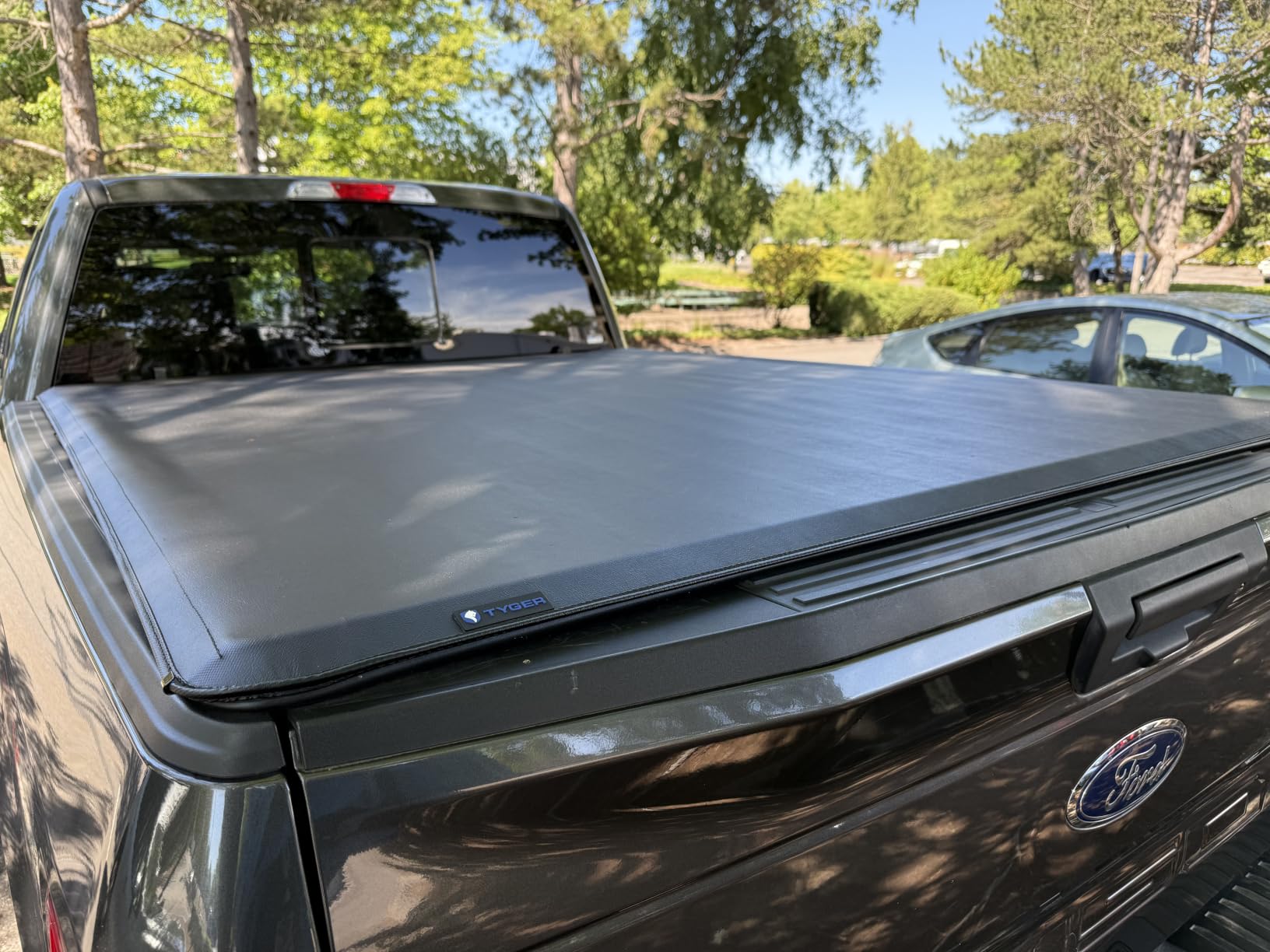 Tyger Auto T1 Soft Roll Up Truck Bed Tonneau Cover Compatible with 2015-2020 Ford F-150 | Styleside 5.5' Bed | TG-BC1F9029, Black customer photo 1