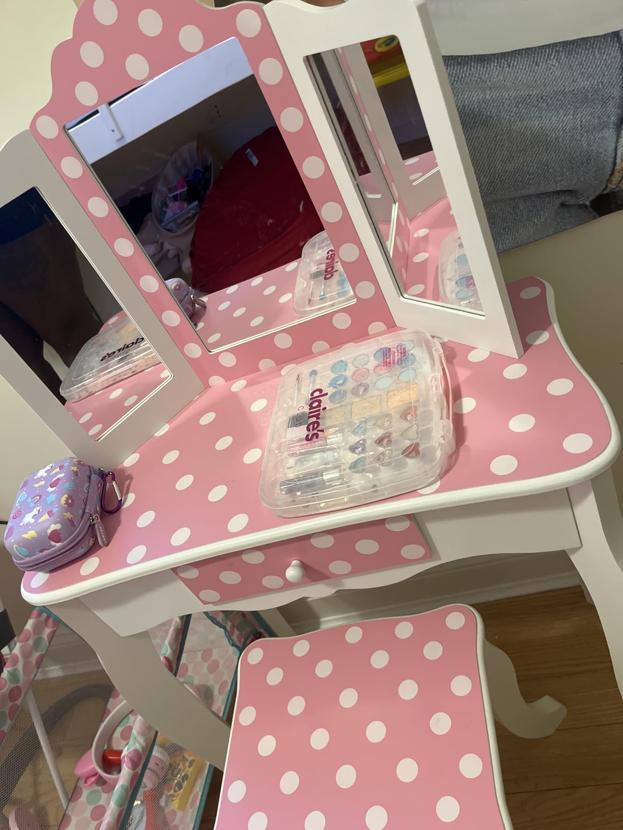 Teamson Kids Princess Gisele Polka Dot Print 2-Piece Kids Wooden Play Vanity Set with Vanity Table, Tri-Fold Mirror, Storage Drawer, and Matching Stool, White with White/Pink Polka Dot Accent customer photo 1