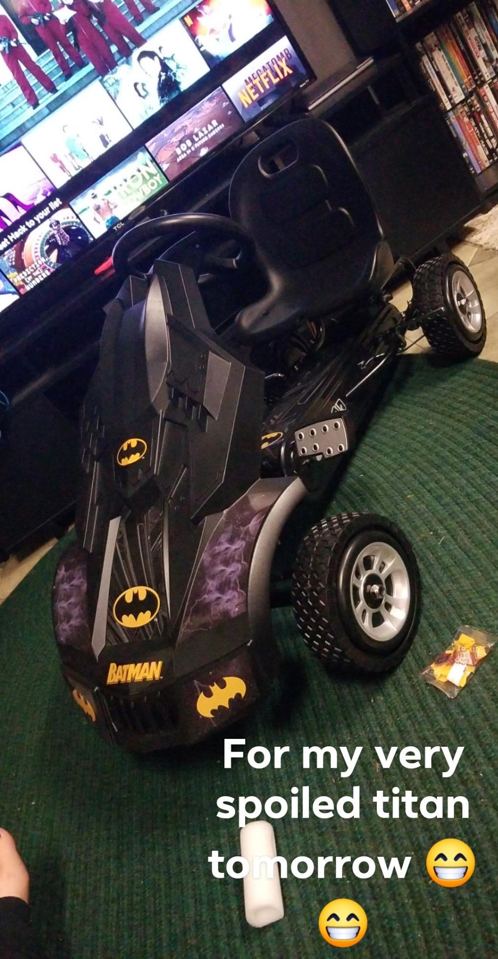 hauck Batmobile Pedal Go Kart, Superhero Ride-On Car for Kids, Black customer photo 1