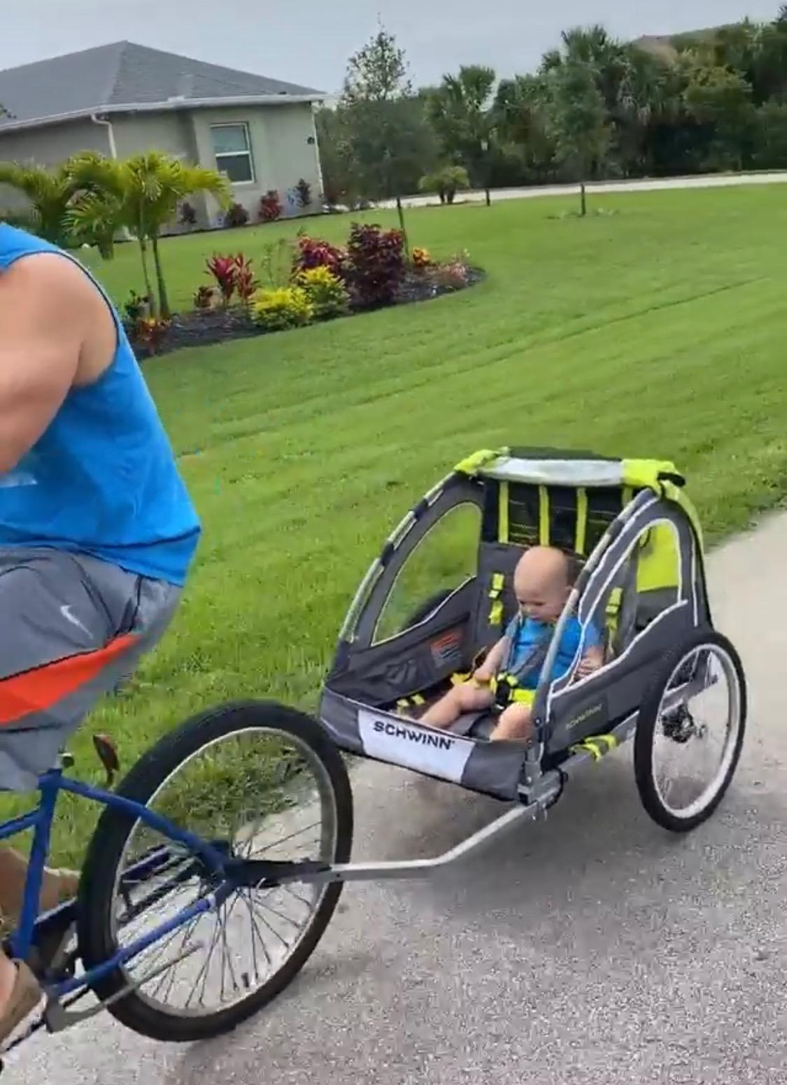 Schwinn Trailblazer Double Child Bike Trailer, Max of 2 Children with Total Weight of 80 lbs., Canopy, 20-Inch Air-Filled Tires, Red customer photo 1