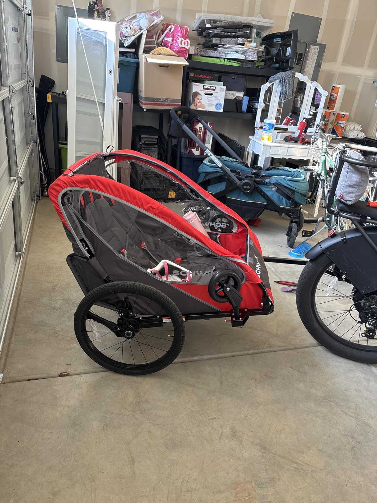 Schwinn Trailblazer Double Child Bike Trailer, Max of 2 Children with Total Weight of 80 lbs., Canopy, 20-Inch Air-Filled Tires, Red customer photo 2