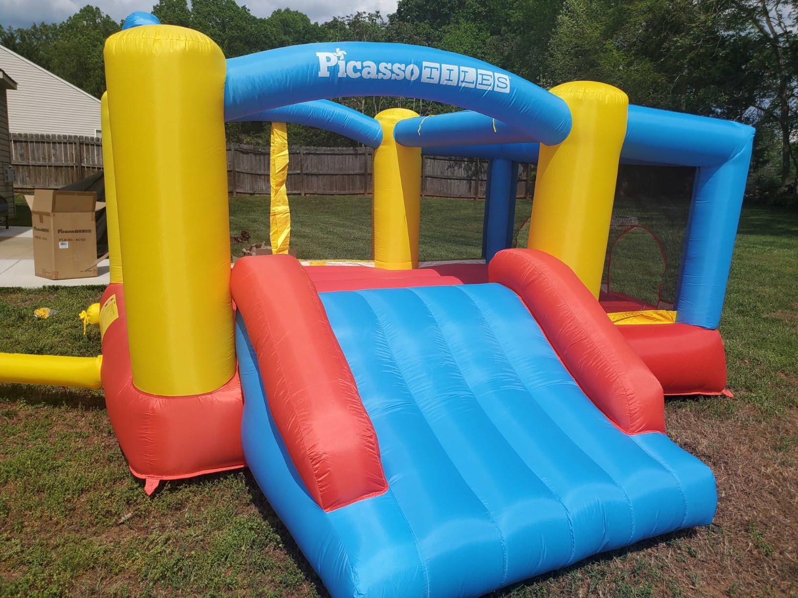 [Upgrade Version] PicassoTiles KC102 12x10 Foot Inflatable Bouncer Jumping Bouncing House, Jump Slide, Dunk Playhouse w/Basketball Rim, 4 Sports Balls, Full-Size Entry, 580W ETL Certified Blower customer photo 1