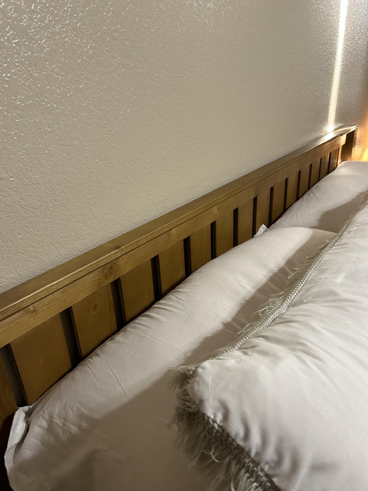 ZINUS Vivek Deluxe Wood Platform Bed Frame with Headboard, Wood Slat Support, No Box Spring Needed, Easy Assembly, Queen | Slatted Headboard, Wood Slat Support, No Box Spring Needed, Contemporary Design, Easy Assembly customer photo 1