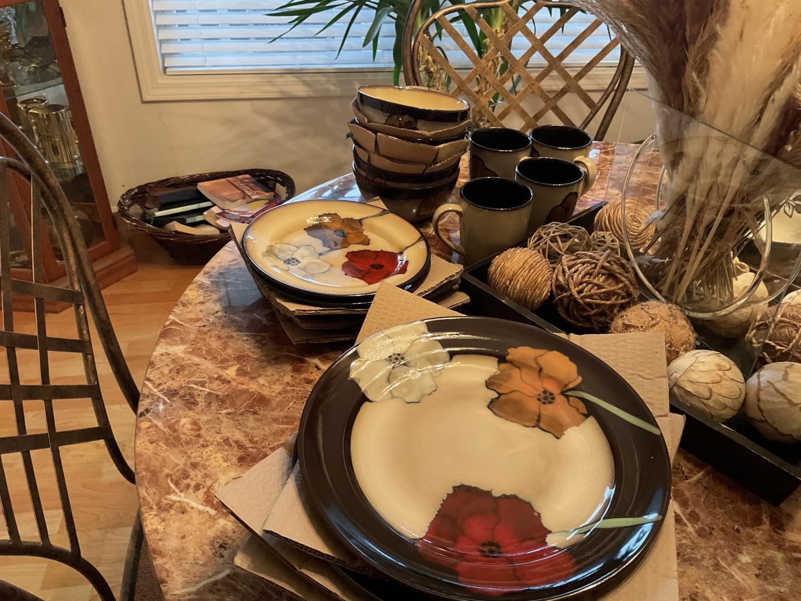 Pfaltzgraff Painted Poppies 16-Piece Stoneware Dinnerware Set, Service for 4, Dinner Plates, Salad Plates, Bowls and Mugs, Dishwasher and Microwave Safe customer photo 2
