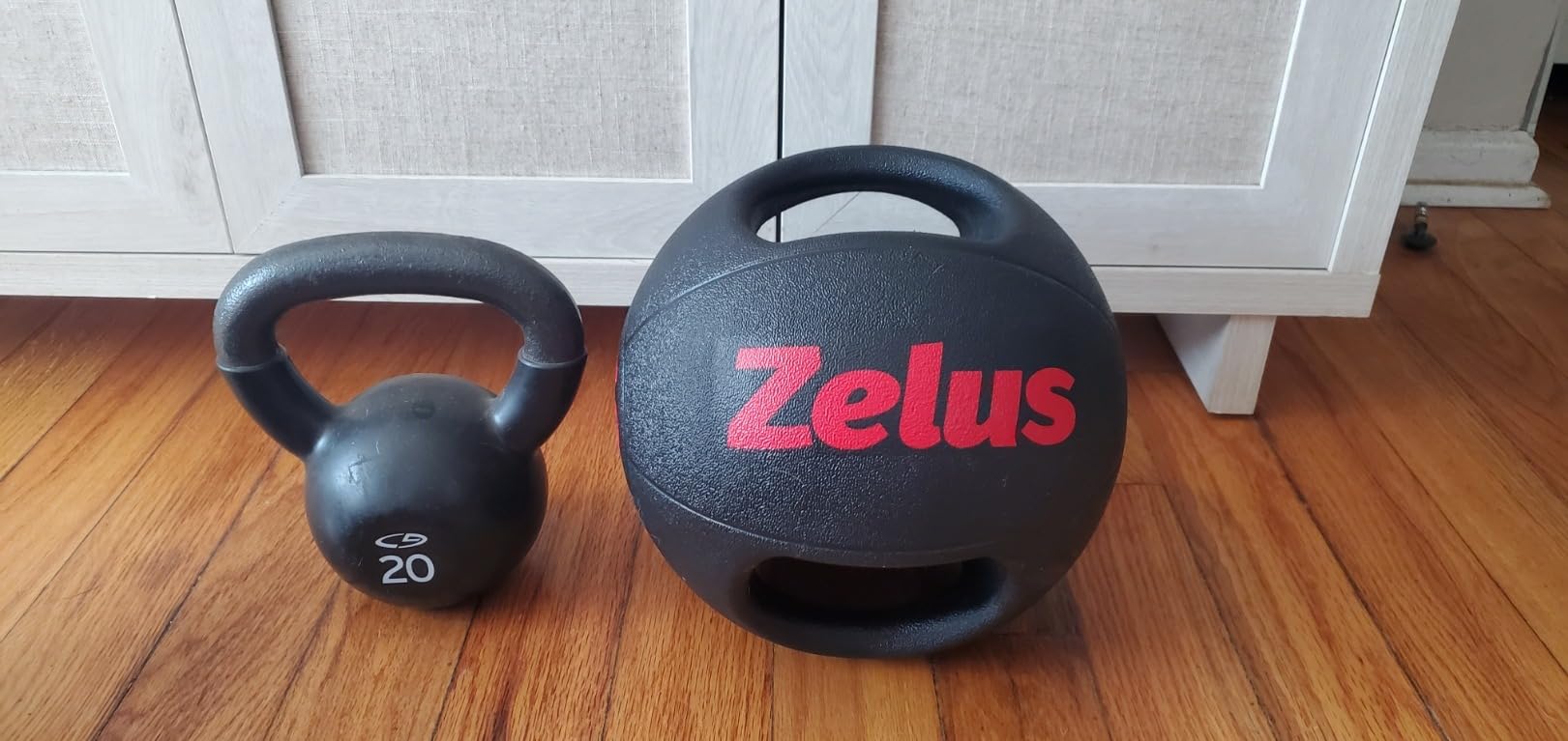 ZELUS Medicine Ball with Dual Grip, 10/20 lbs Exercise Ball, Weight Ball with Handles, Textured Grip Exercise Ball, Strength Training, Core Workouts customer photo 2