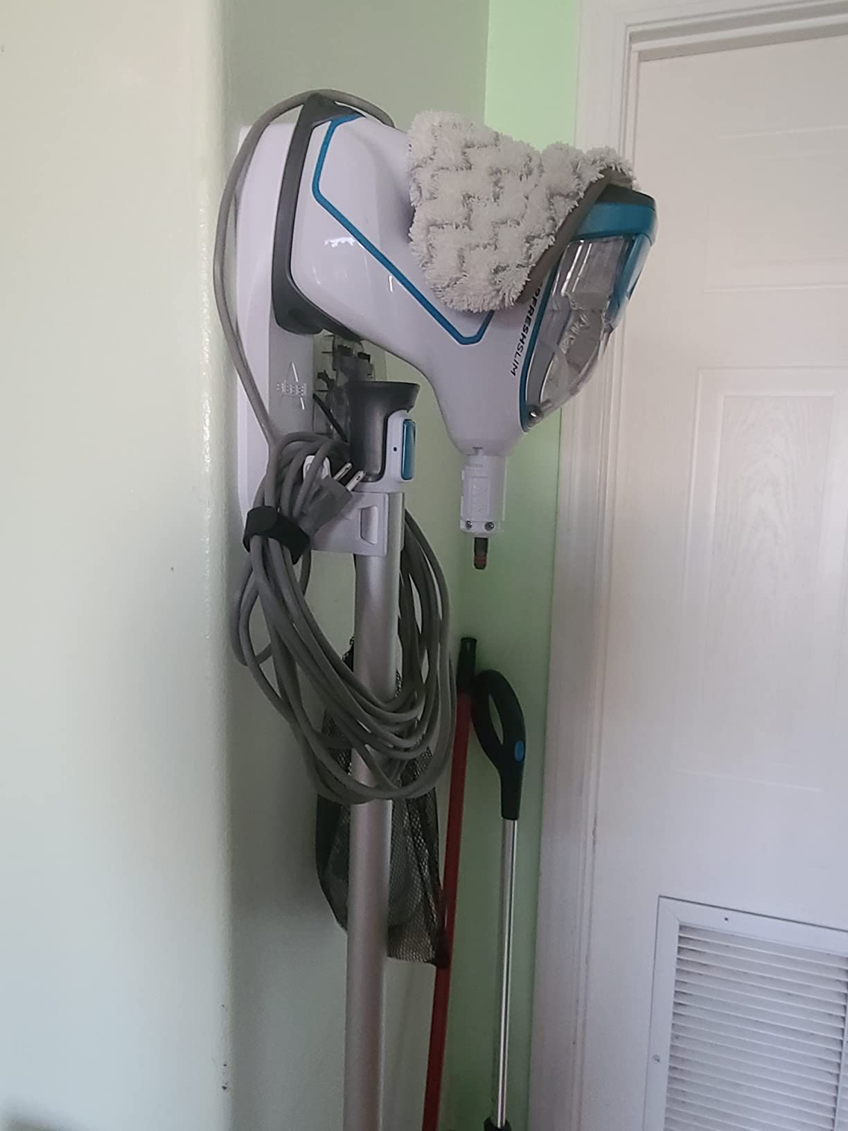 BISSELL PowerFresh Slim 3‑in‑1 Steam Mop & Handheld Steamer, Extension Wand, On‑Board Tool Kit, Multi‑Surface Cleaner for Sealed Hard Floors 2075A customer photo 1