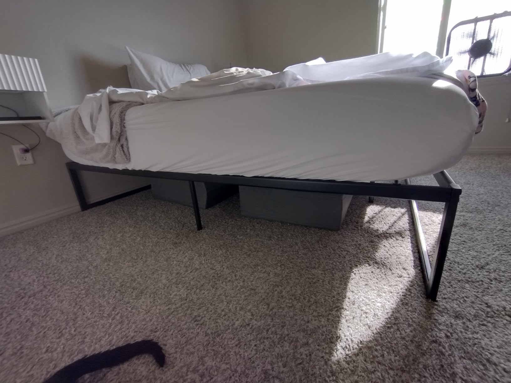 ZINUS Abel Metal Platform Bed Frame / Mattress Foundation with Steel Slat Support / No Box Spring Needed / Easy Assembly, Queen customer photo 1
