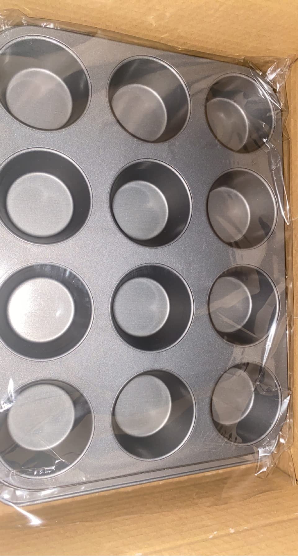 Amazon Basics 6 Piece Nonstick Carbon Steel Bakeware Set with Cake, Muffin, Cookie, and Loaf Pans, Easy Release, Oven Safe customer photo 2