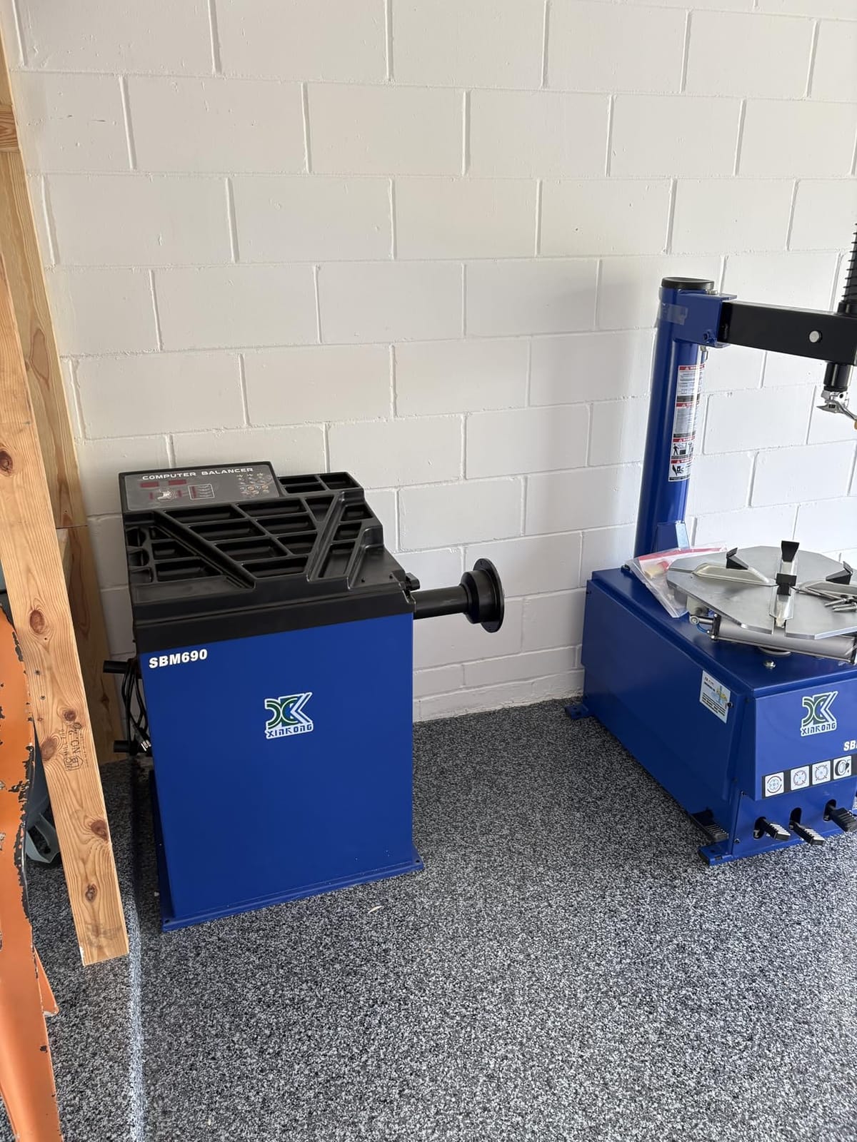 XK Tire Changers Machine and Wheel Balancer Combo, 110V, 580-690 | Max Tire Diameter 37 in 2.0HP Multi Balancing Modes for Automotive Repair Shops, Home Garages, 36 Month Part Replacements customer photo 1