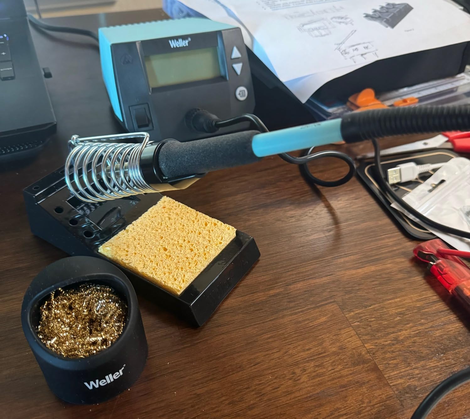 Weller 70 Watt Digital Soldering Station | WE1010NA | Ergonomic handle, ESD safe station, iron and heat-resistant silicon cable, Password-protected to preserve settings customer photo 1