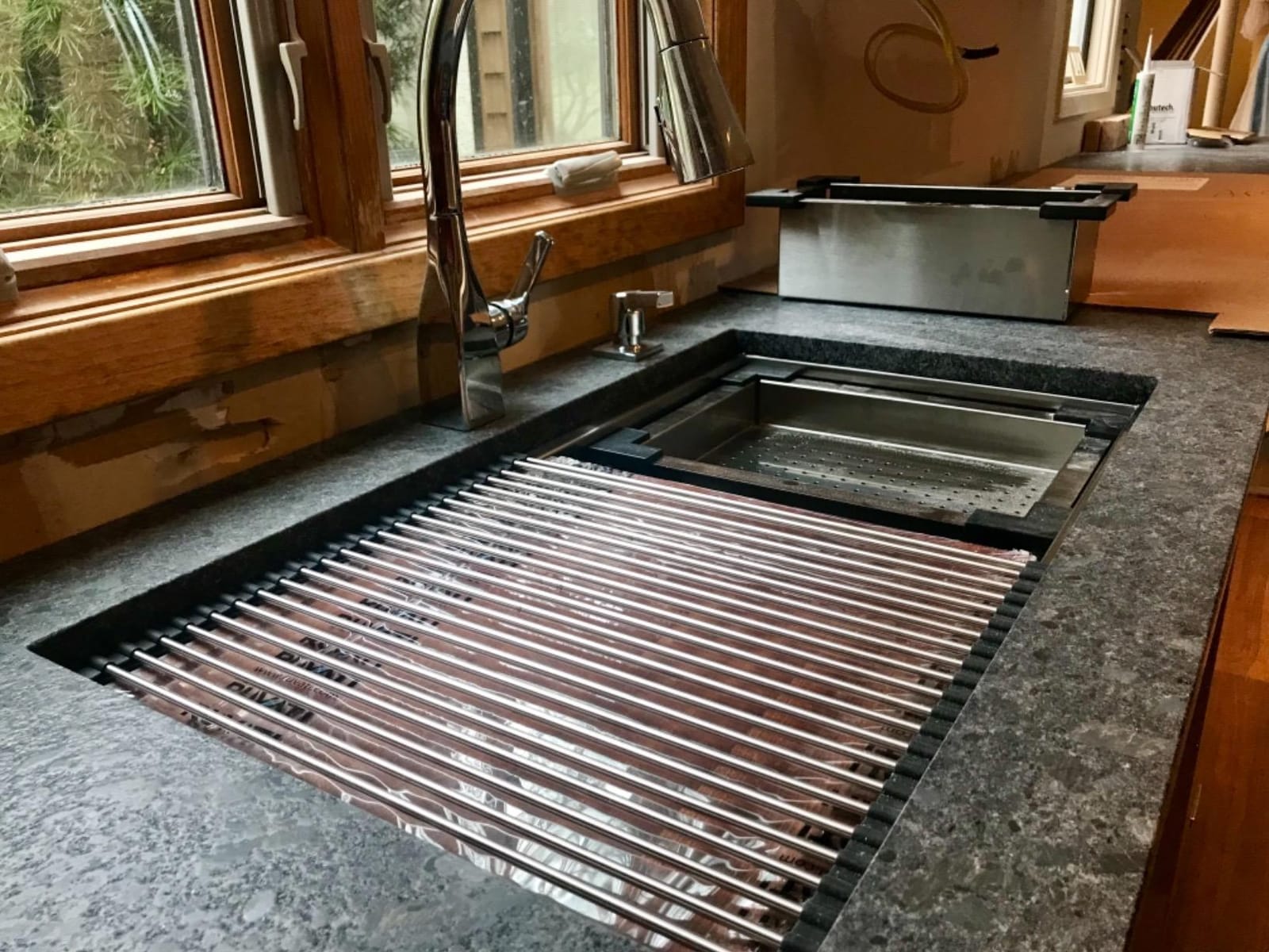 Ruvati 33-in 16-Gauge Undermount Workstation Kitchen Sink - RVH8222 customer photo 1