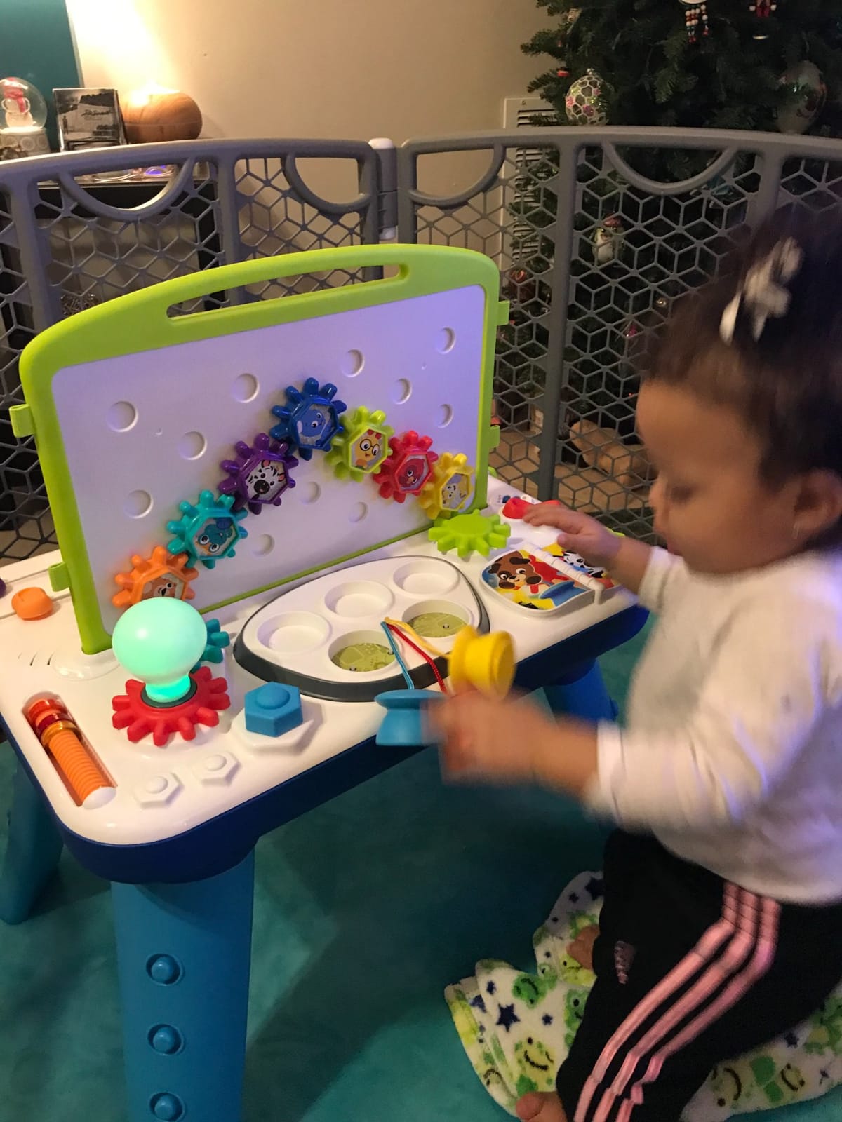 Baby Einstein Curiosity Table Activity Play Station, Montessori Floor Toy and Interactive Workbench, 12 Months and Up customer photo 1