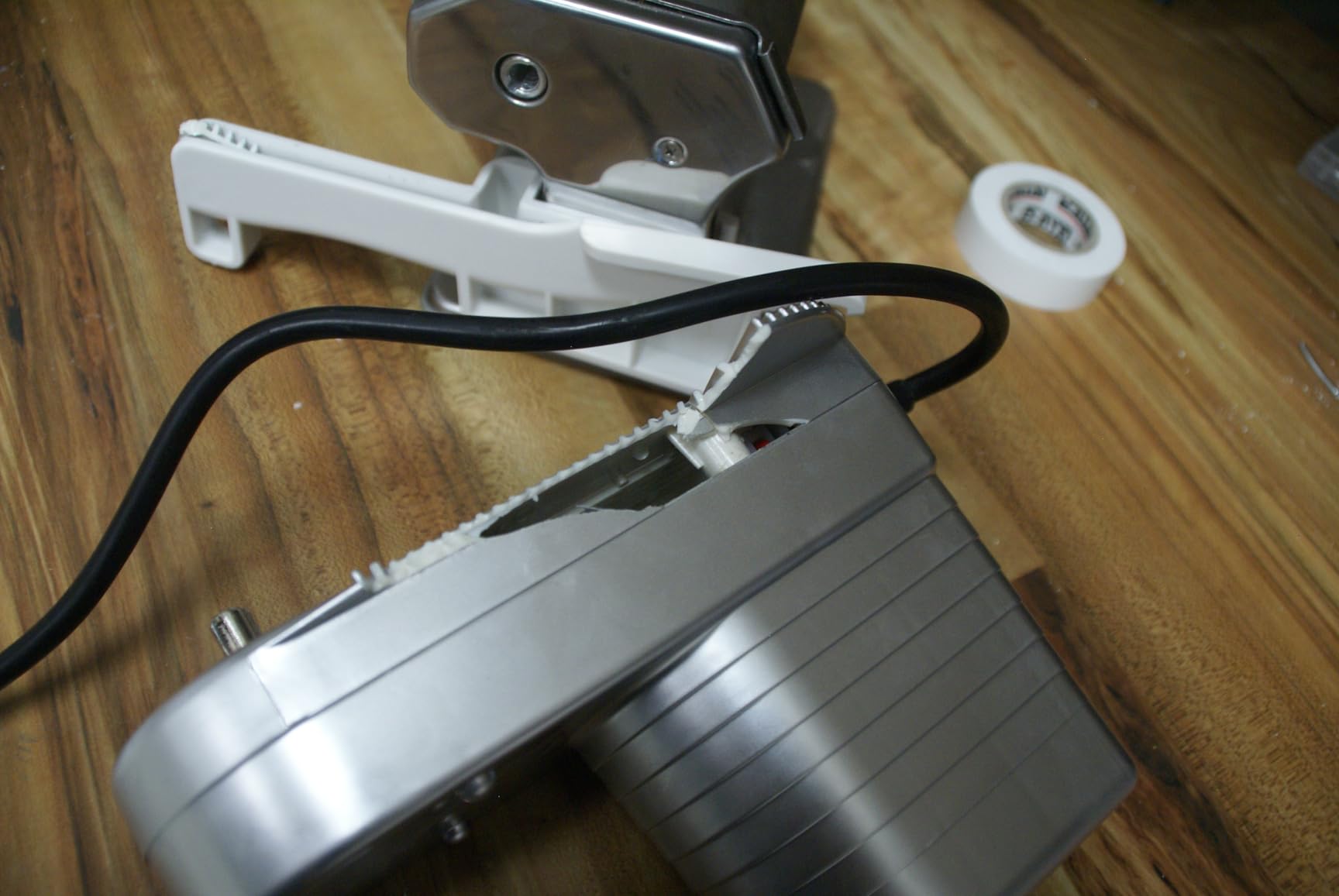 Shule Electric Pasta Maker with Motor, Hand Crank and Ravioli Roller | Two Operating Modes, Seven Dough Settings, Noodle Cutting and Filled-Pasta Preparation customer photo 1
