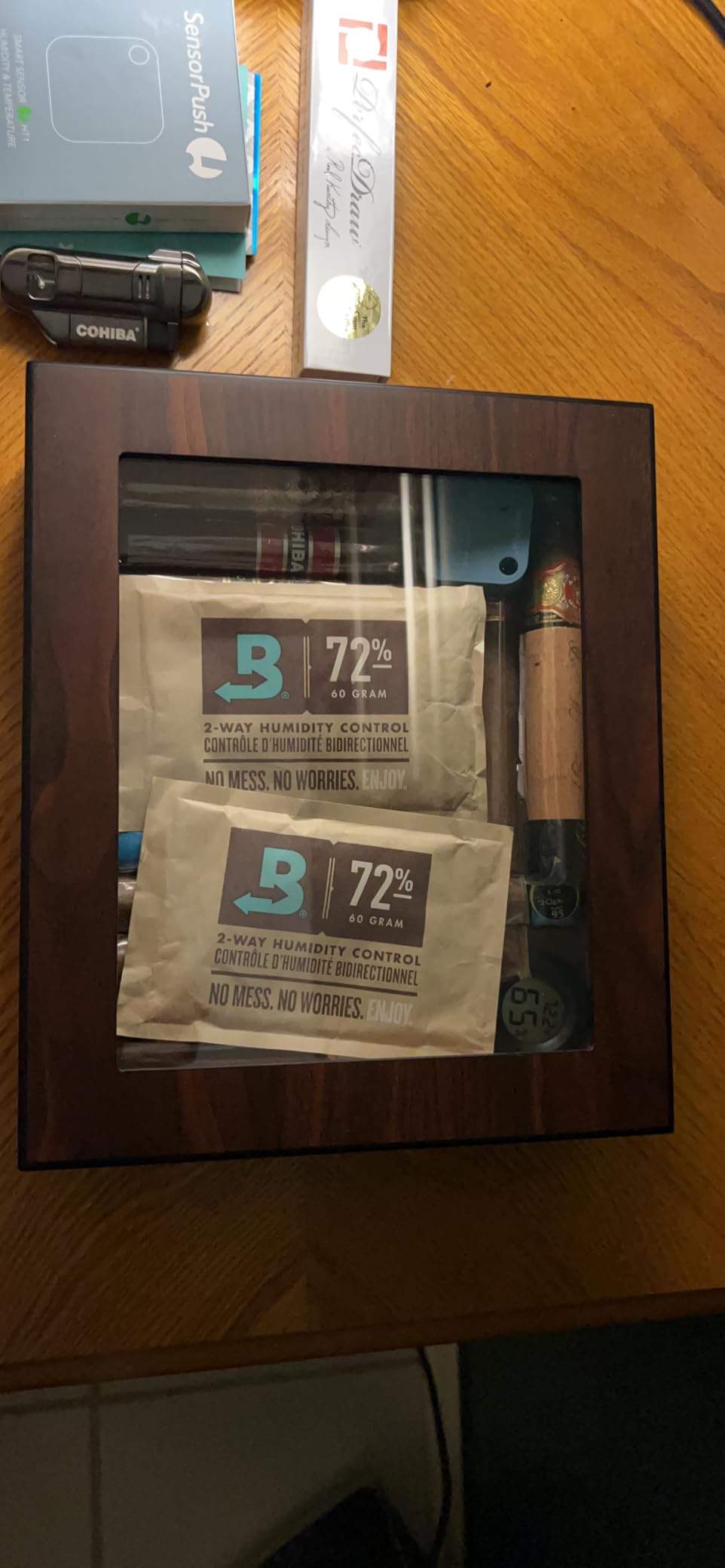 Bald Eagle Handmade Cigar Humidor, Cedar Cigar Desktop Box with Humidifier and Hygrometer, Glass Top for 25 Cigars (20-25 Cigars) customer photo 1